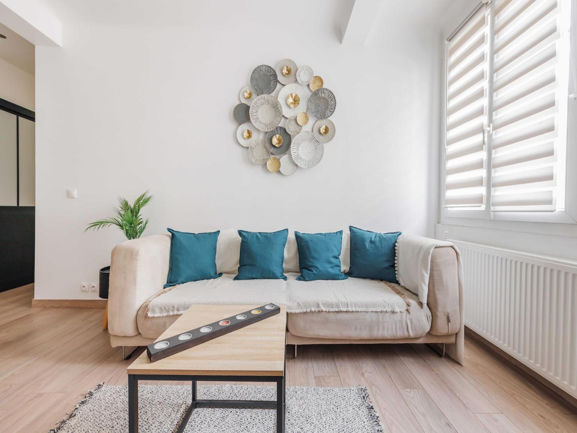 Apartment Charming Near Canal De L'ourcq - Mobility Lease
