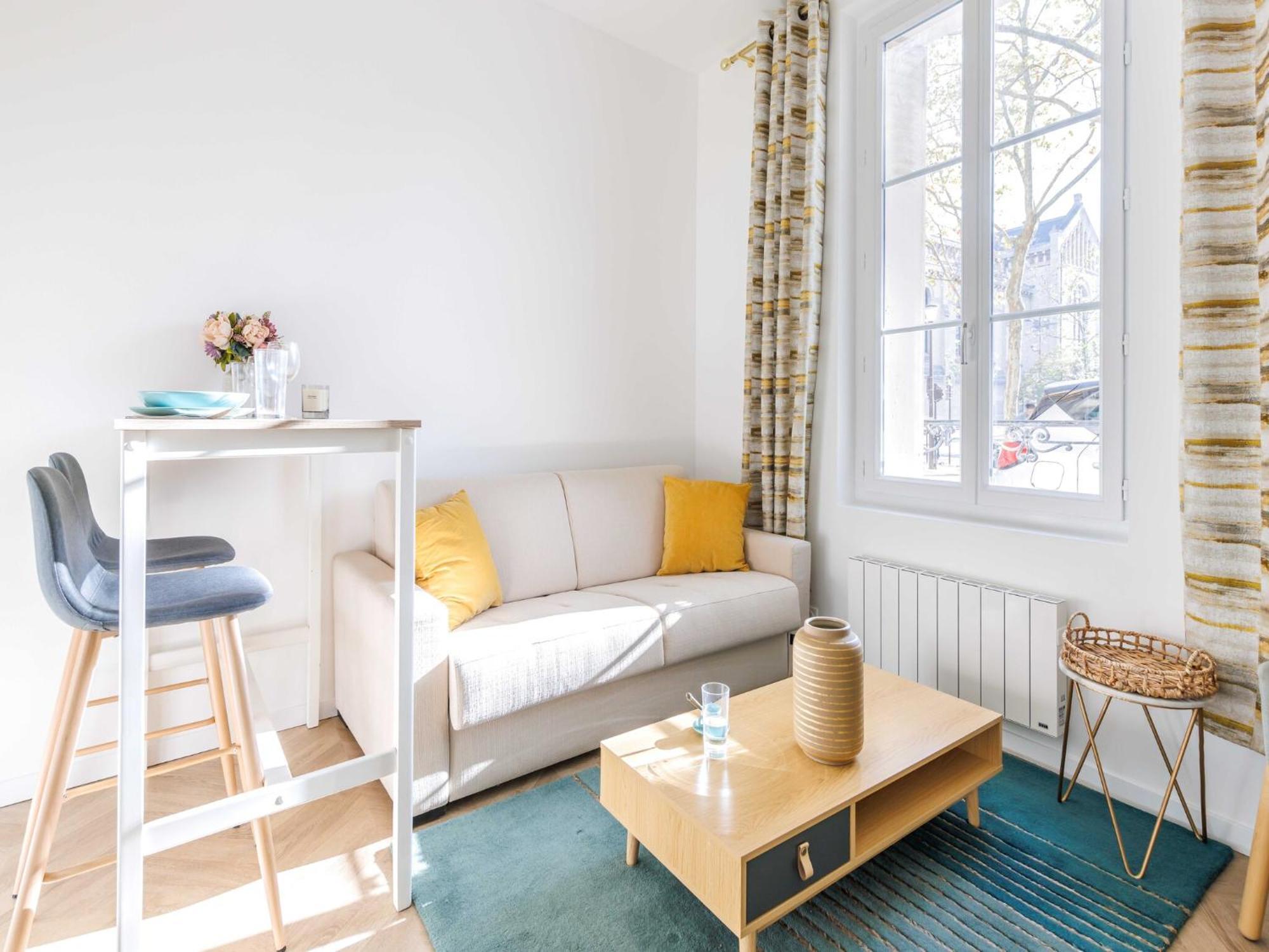 Charming In The Heart Of The 16th District - Mobility Lease Apartment