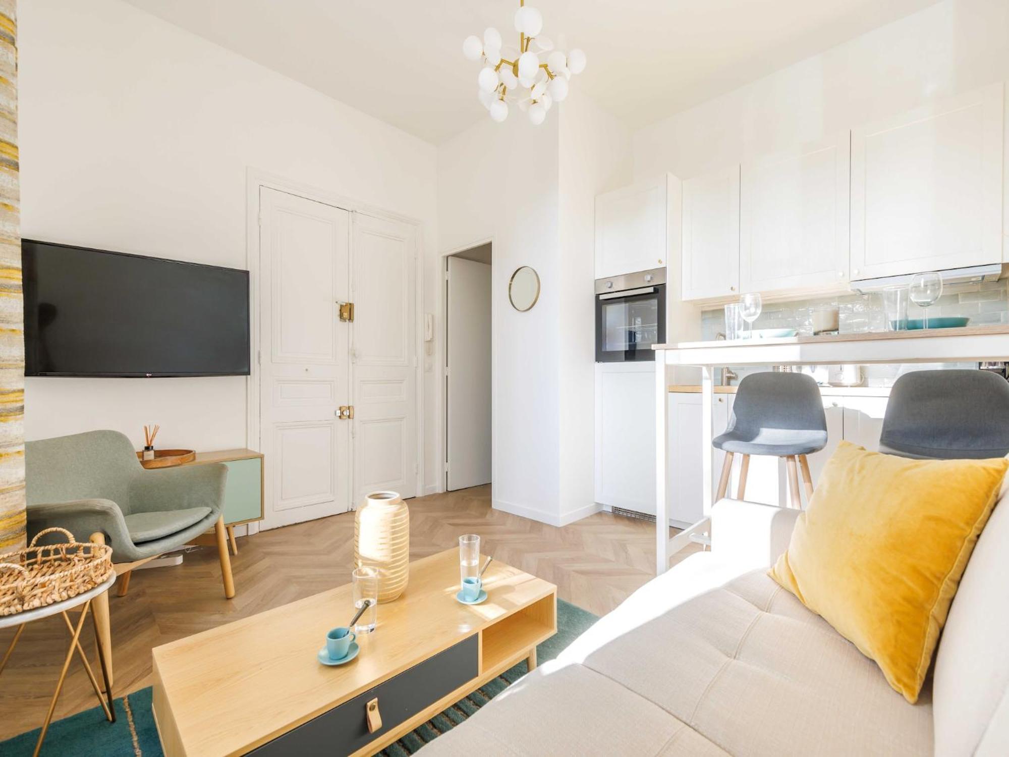 Charming In The Heart Of The 16th District - Mobility Lease