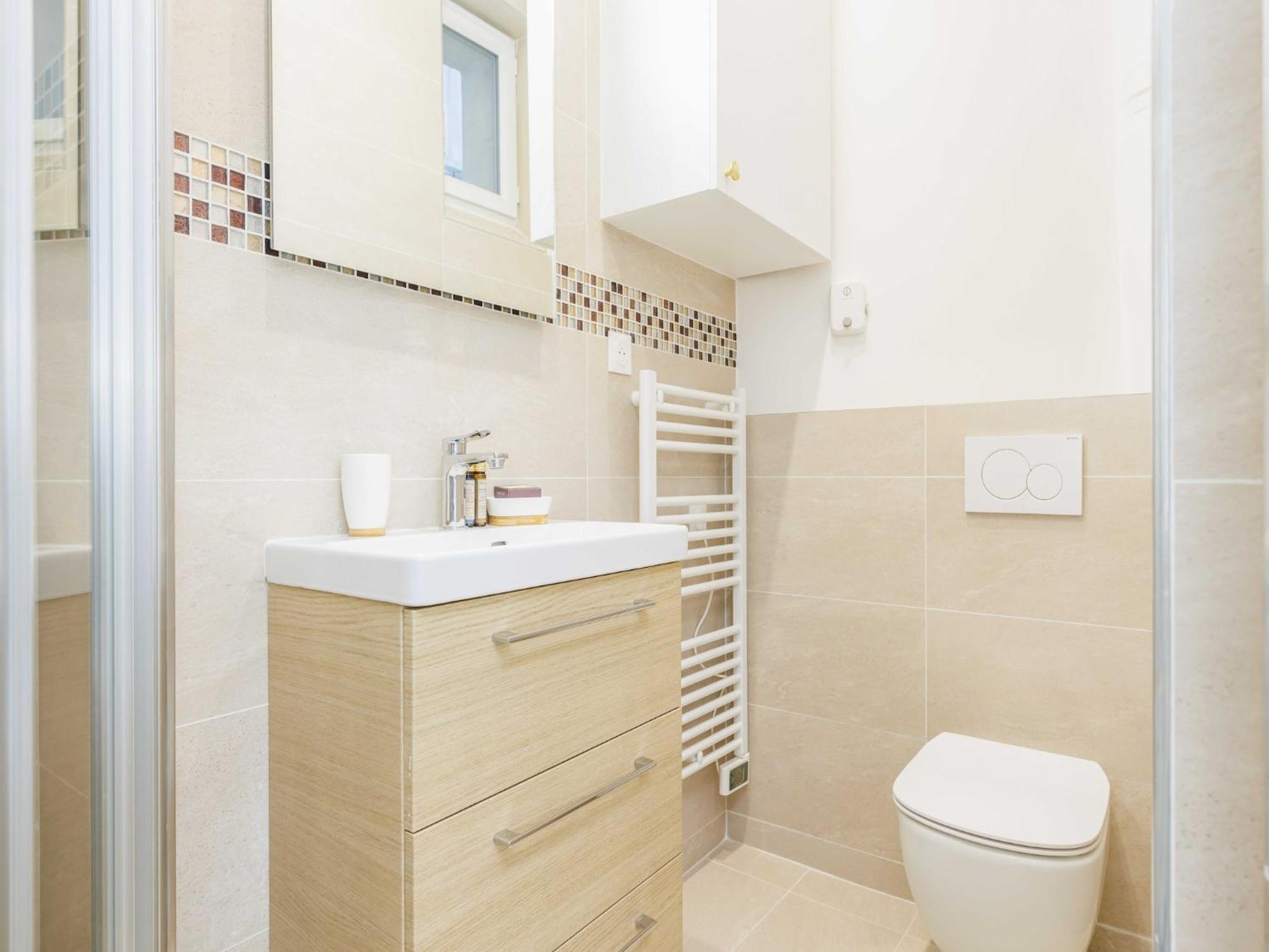 Charming In The Heart Of The 16th District - Mobility Lease Apartment Paris