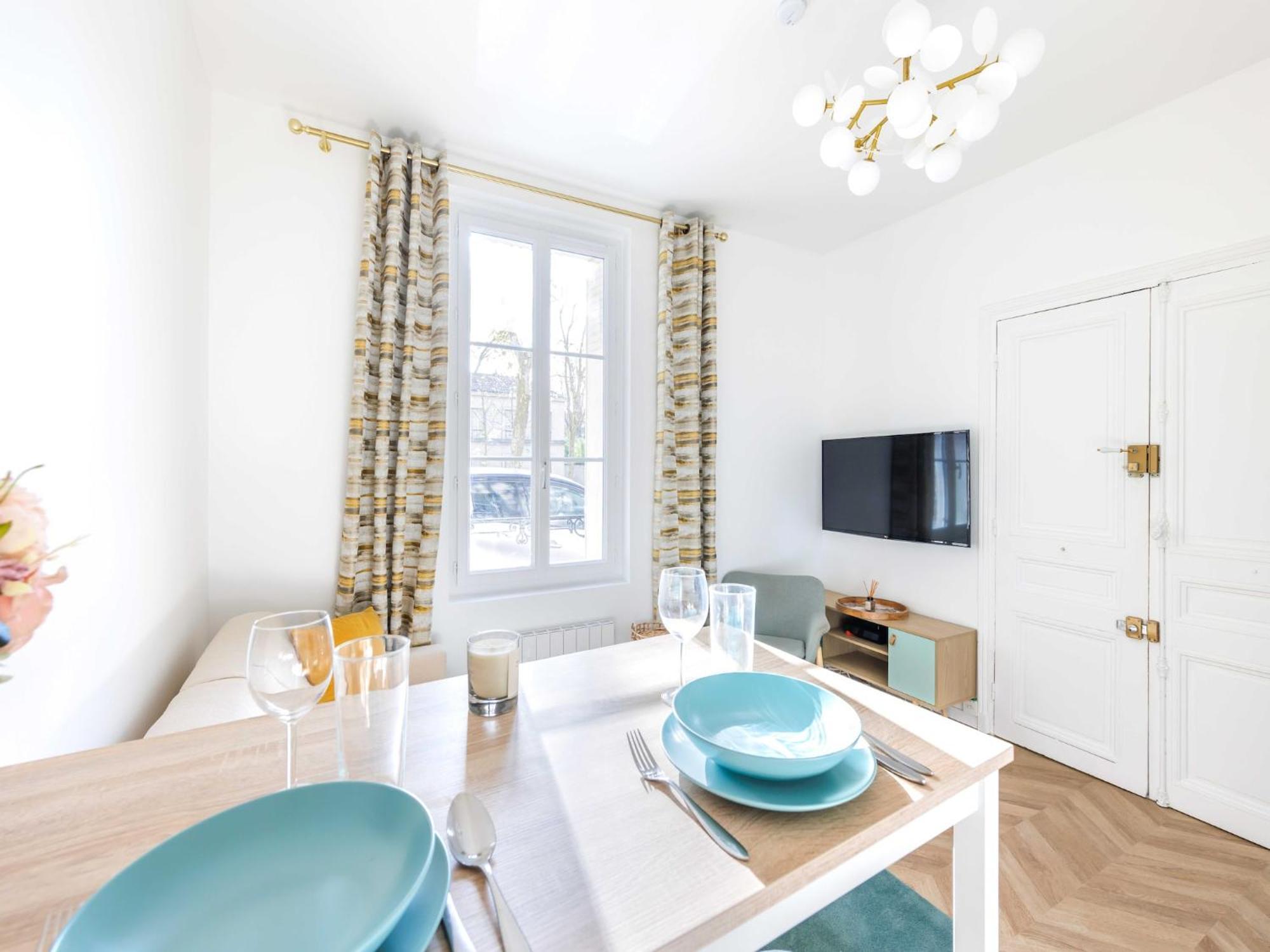 Charming In The Heart Of The 16th District - Mobility Lease