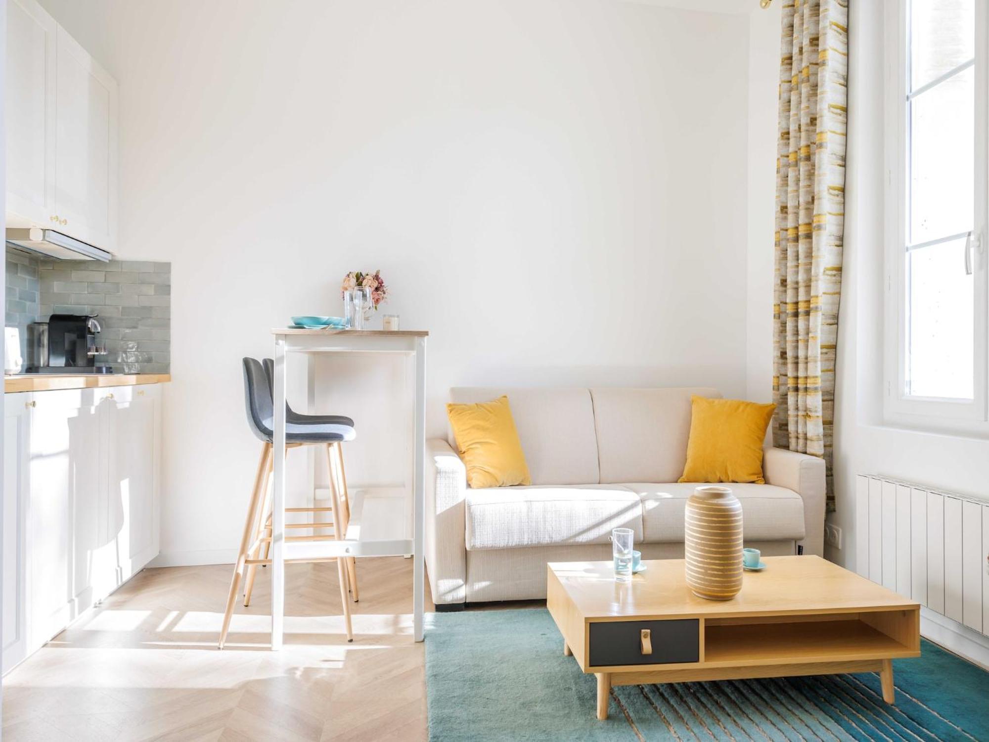 Charming In The Heart Of The 16th District - Mobility Lease Apartment Paris