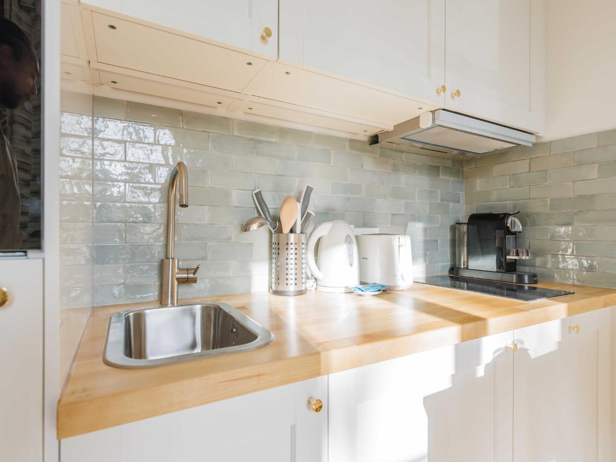 Charming In The Heart Of The 16th District - Mobility Lease Apartment