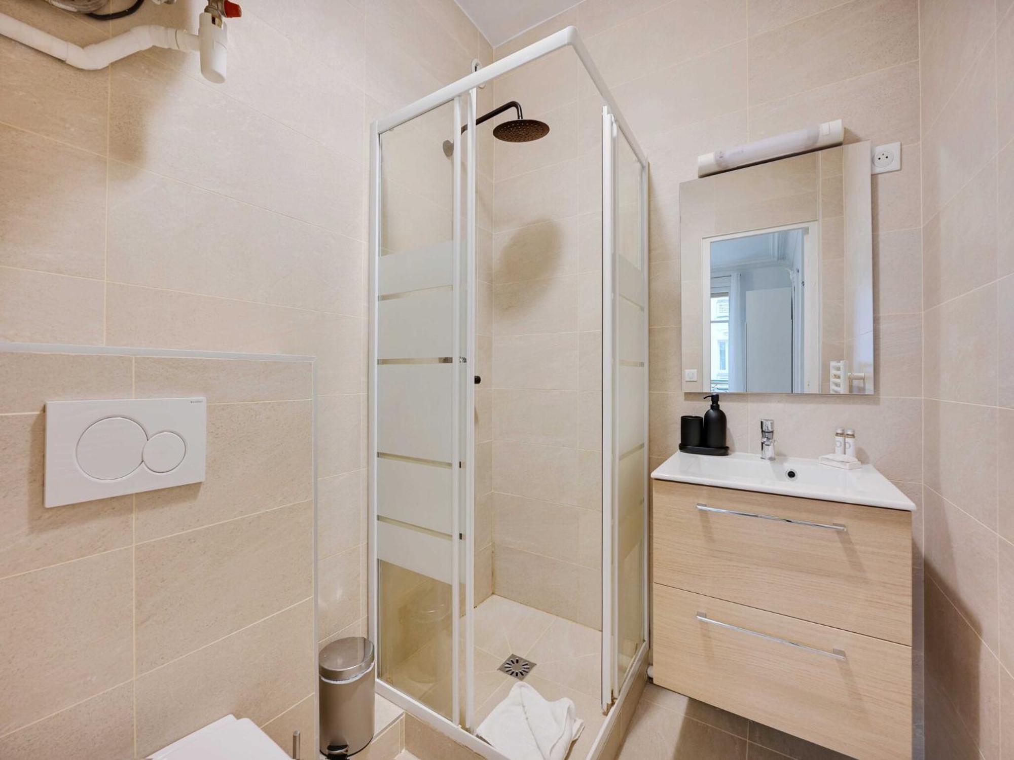 Superb Appt - 17th Ard - Mobility Lease Apartment