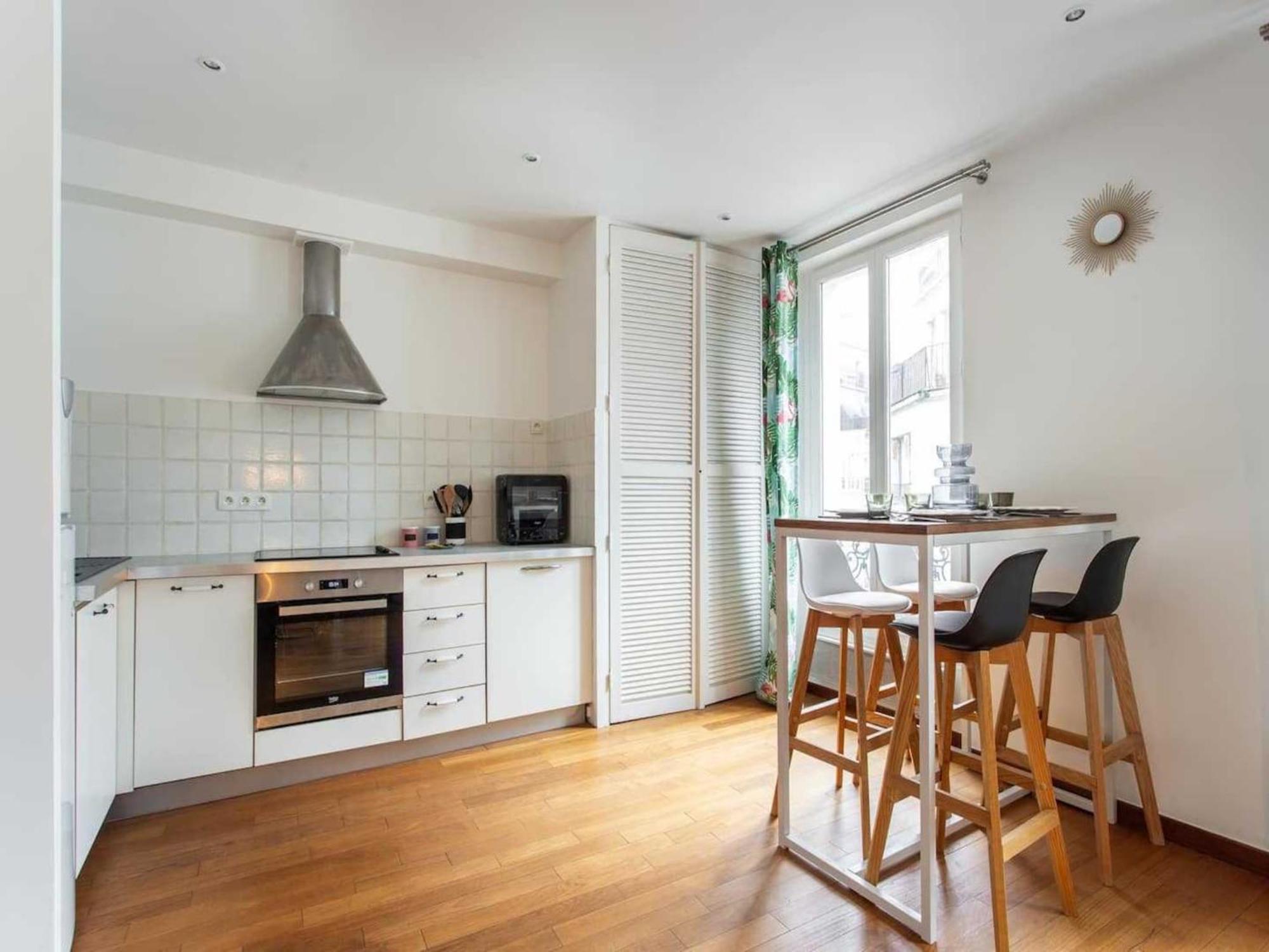 Superb Apt- 4p - Montmartre Sacre Coeur Apartment