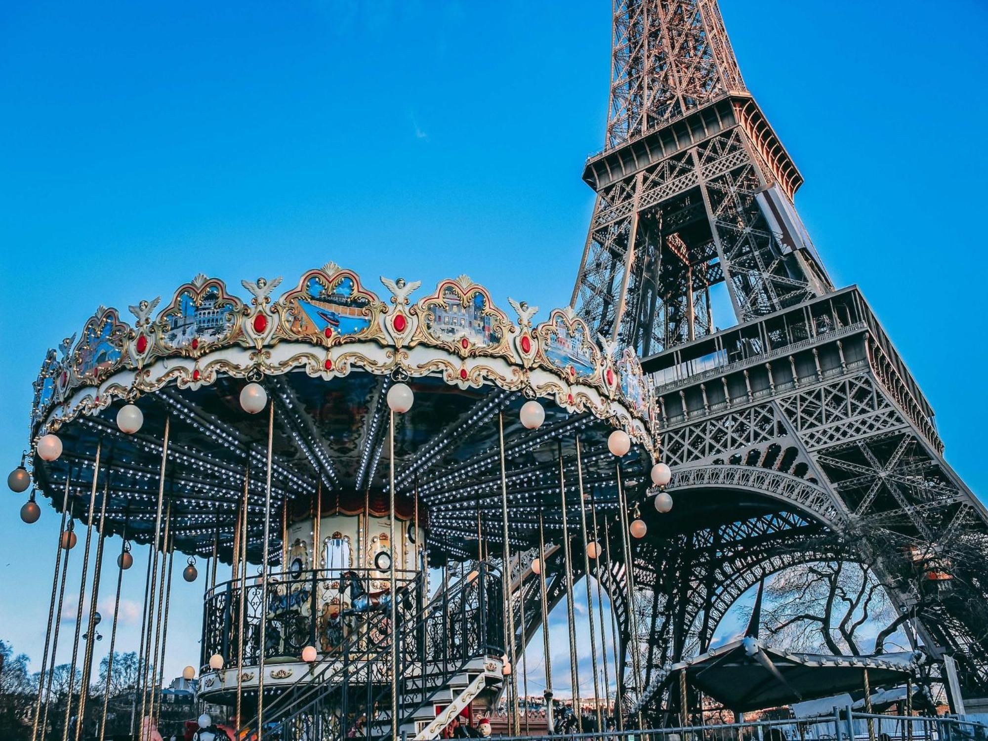 Magnificent -2p- Near The Eiffel Tower * Paris