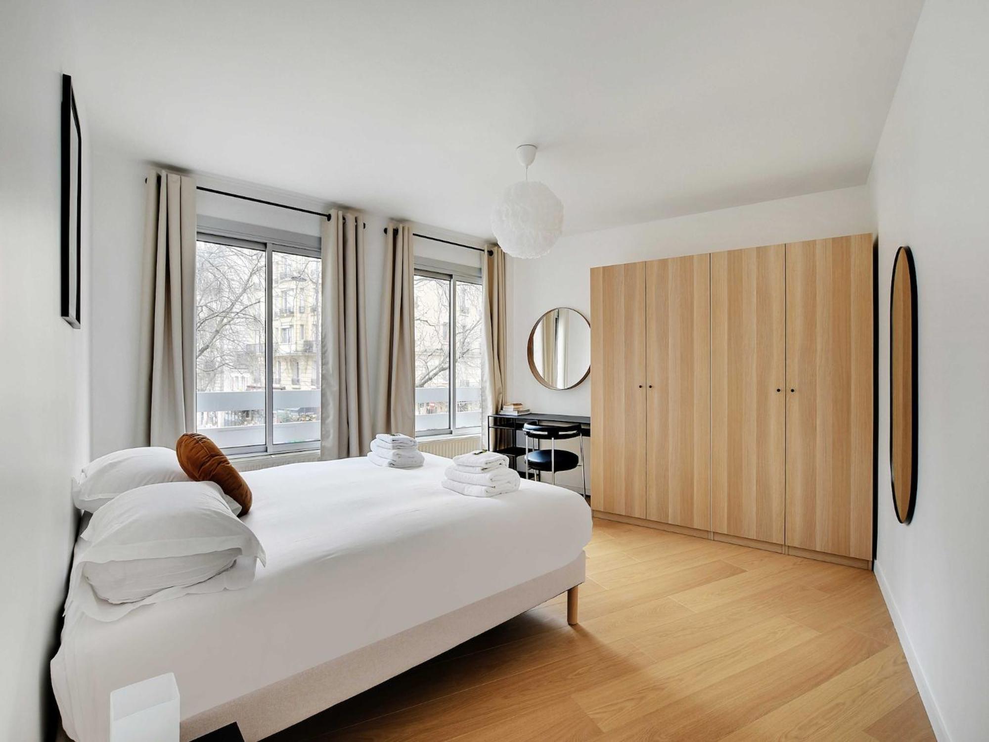 Superb 2 Bedroom 4p Alesia Apartment