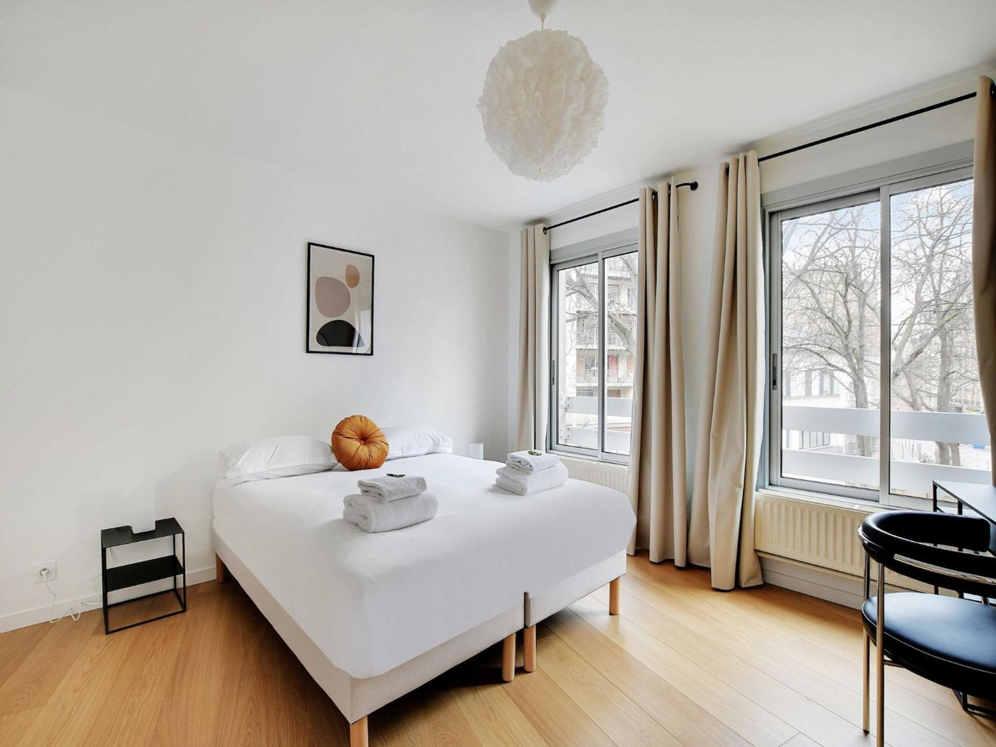 Superb 2 Bedroom 4p Alesia Apartment
