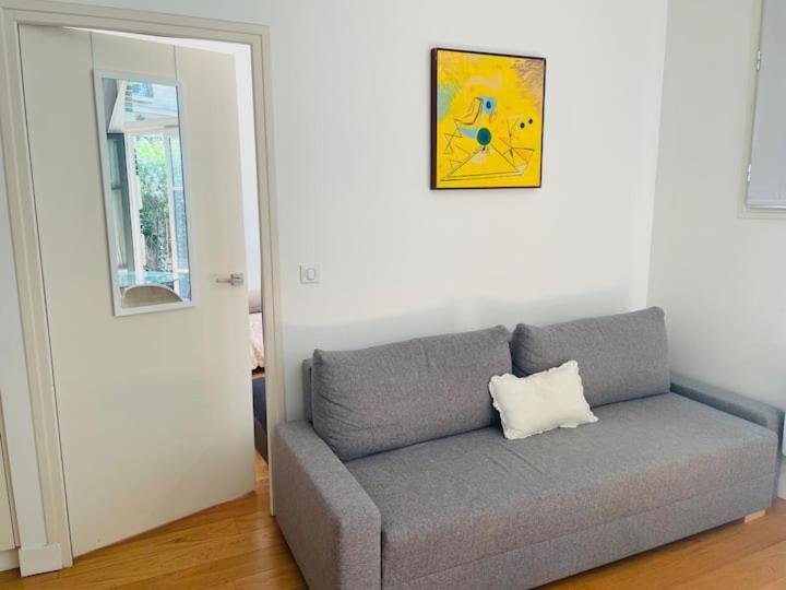 Apartment Beautiful With Terrace In 8 Paris