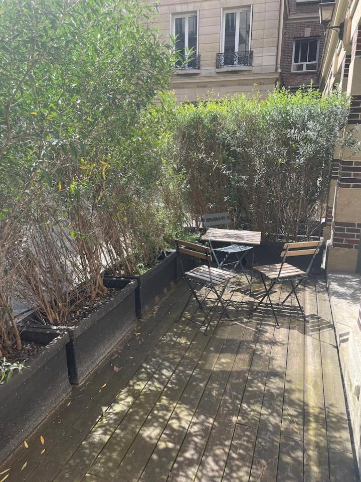 Beautiful With Terrace In 8 Paris