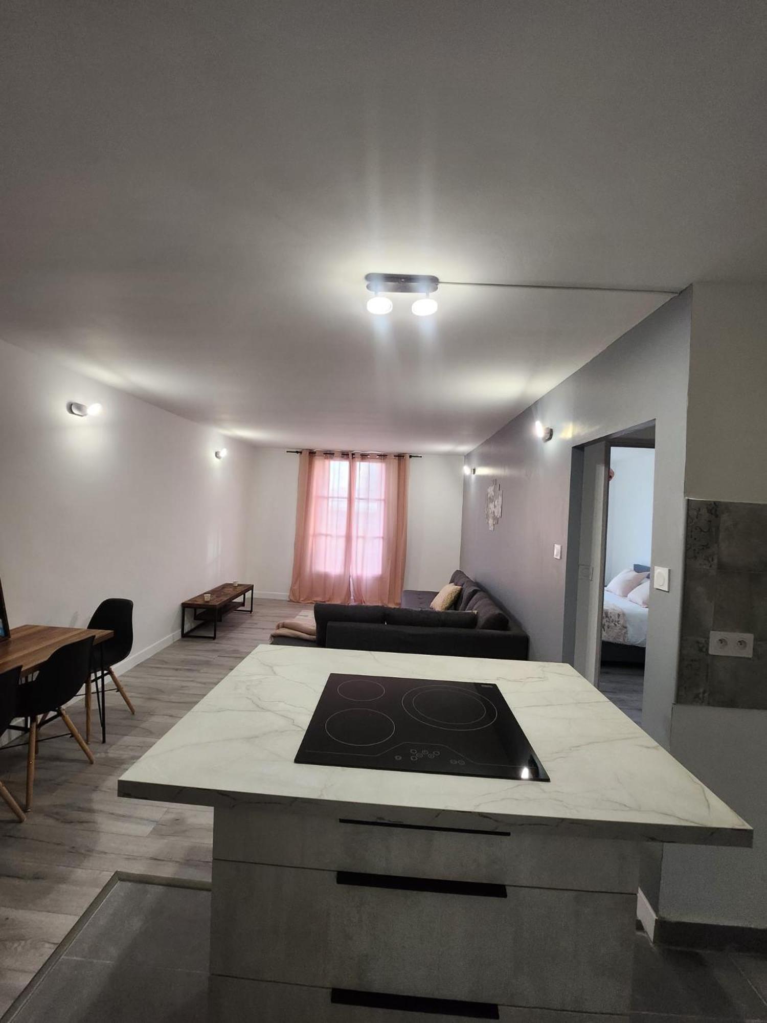 Le Rose De La Gare Apartment *