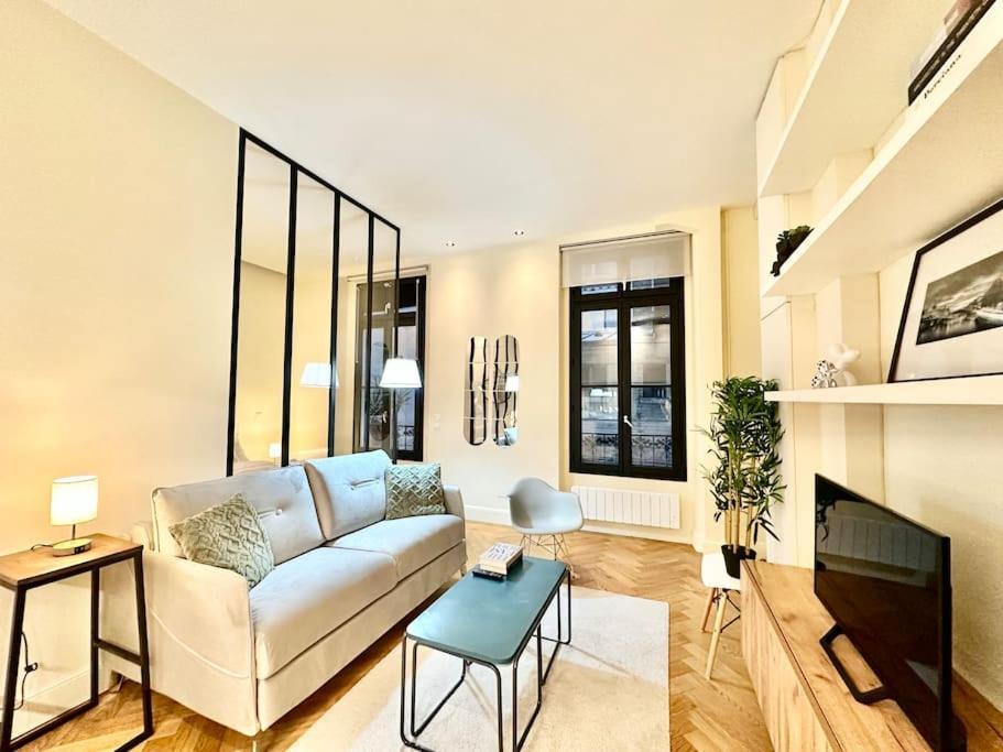 Eiffel Tower Champs De Mars Apartment *