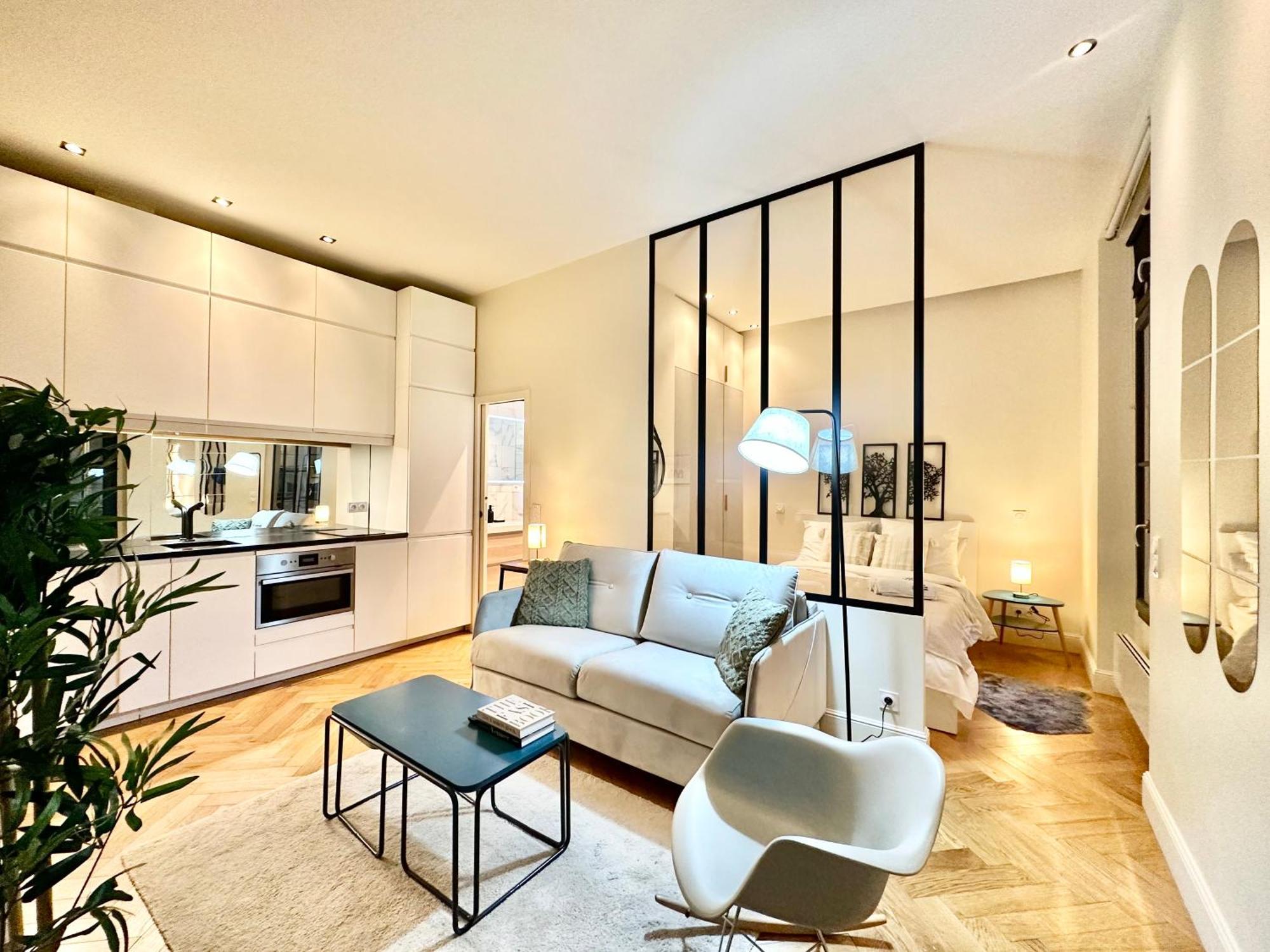 Apartment Eiffel Tower Champs De Mars Paris