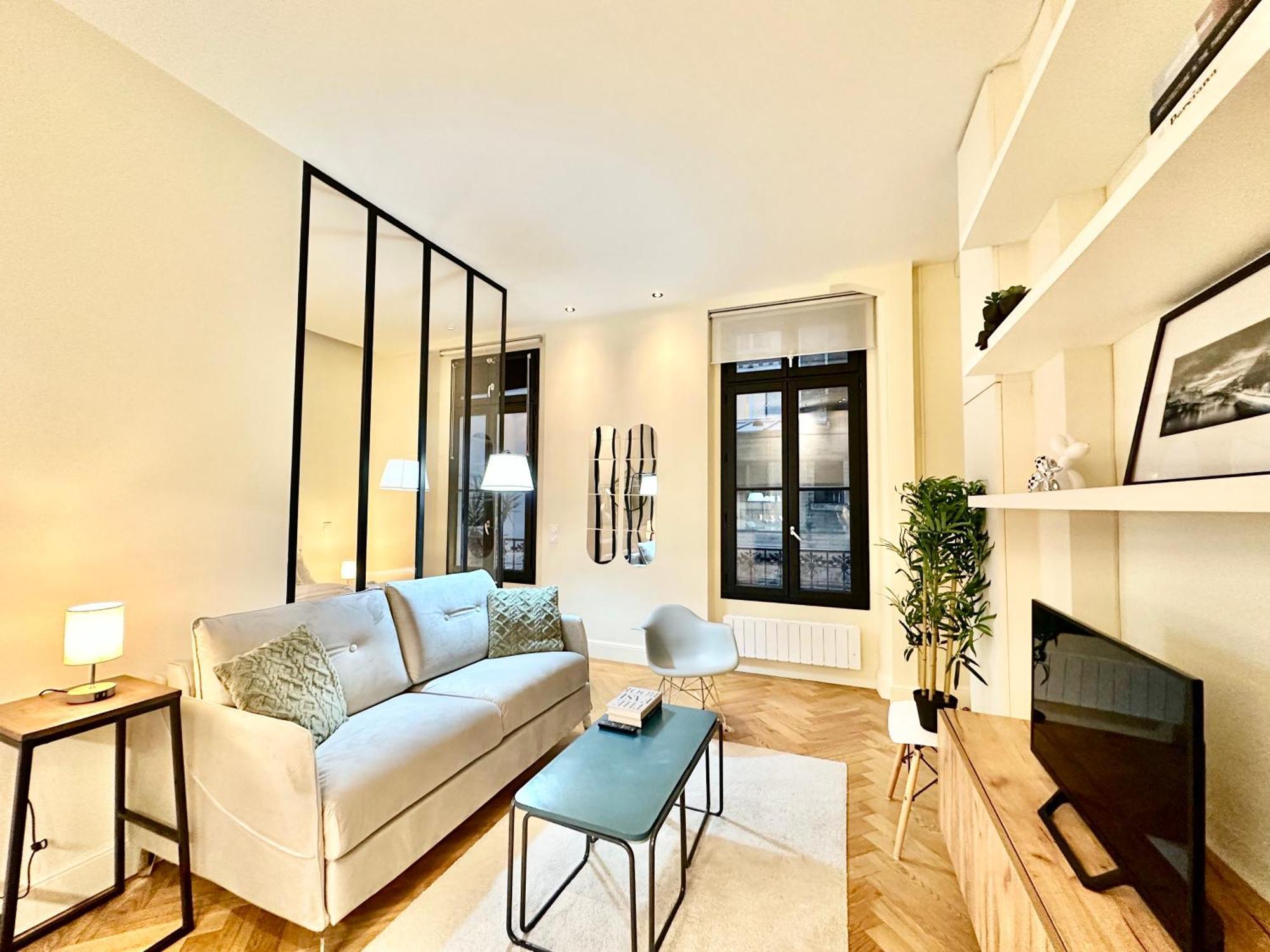 Apartment Eiffel Tower Champs De Mars