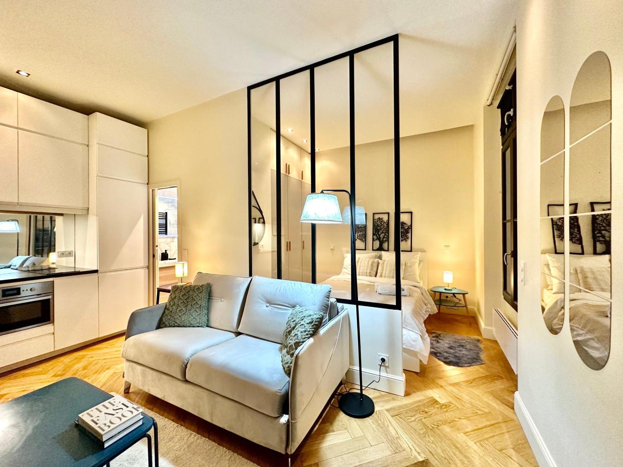 Apartment Eiffel Tower Champs De Mars