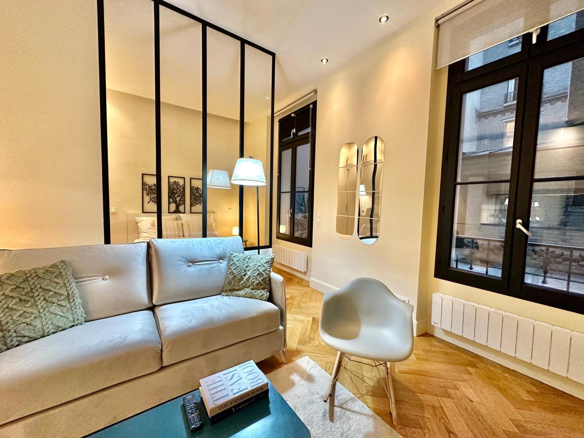 Eiffel Tower Champs De Mars Apartment Paris