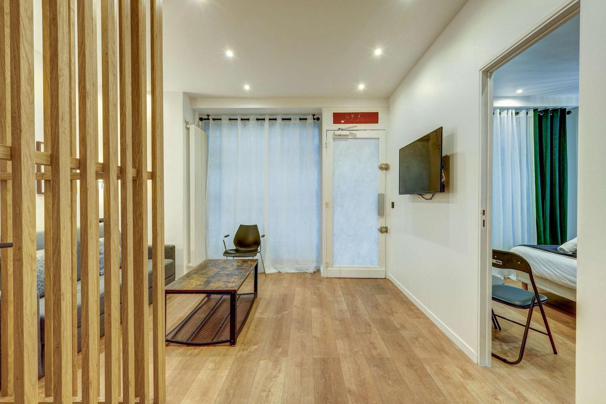 Modern And Renovated Next To Sacre-coeur * Paris
