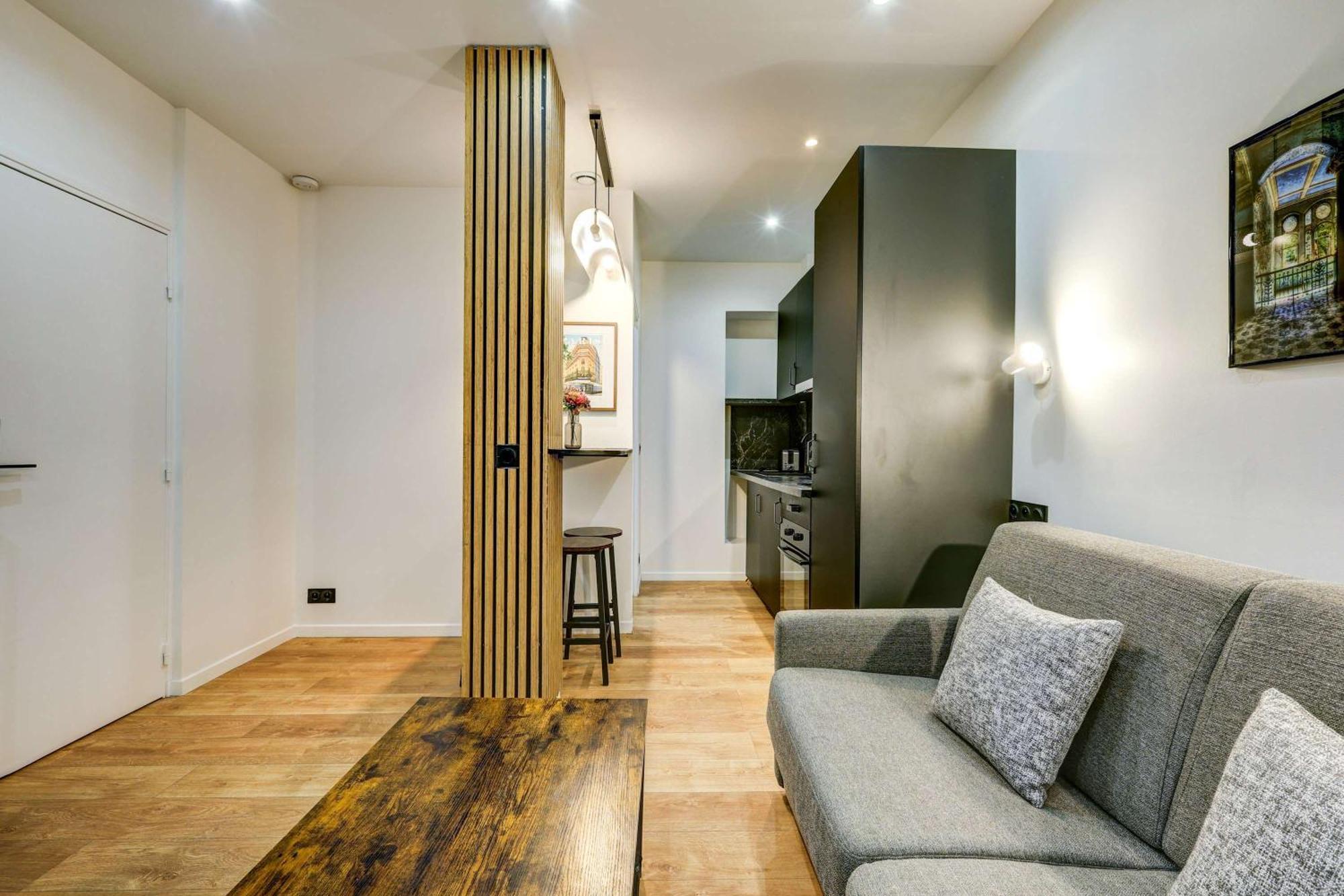 Cozy And Modern Next To Sacre-coeur