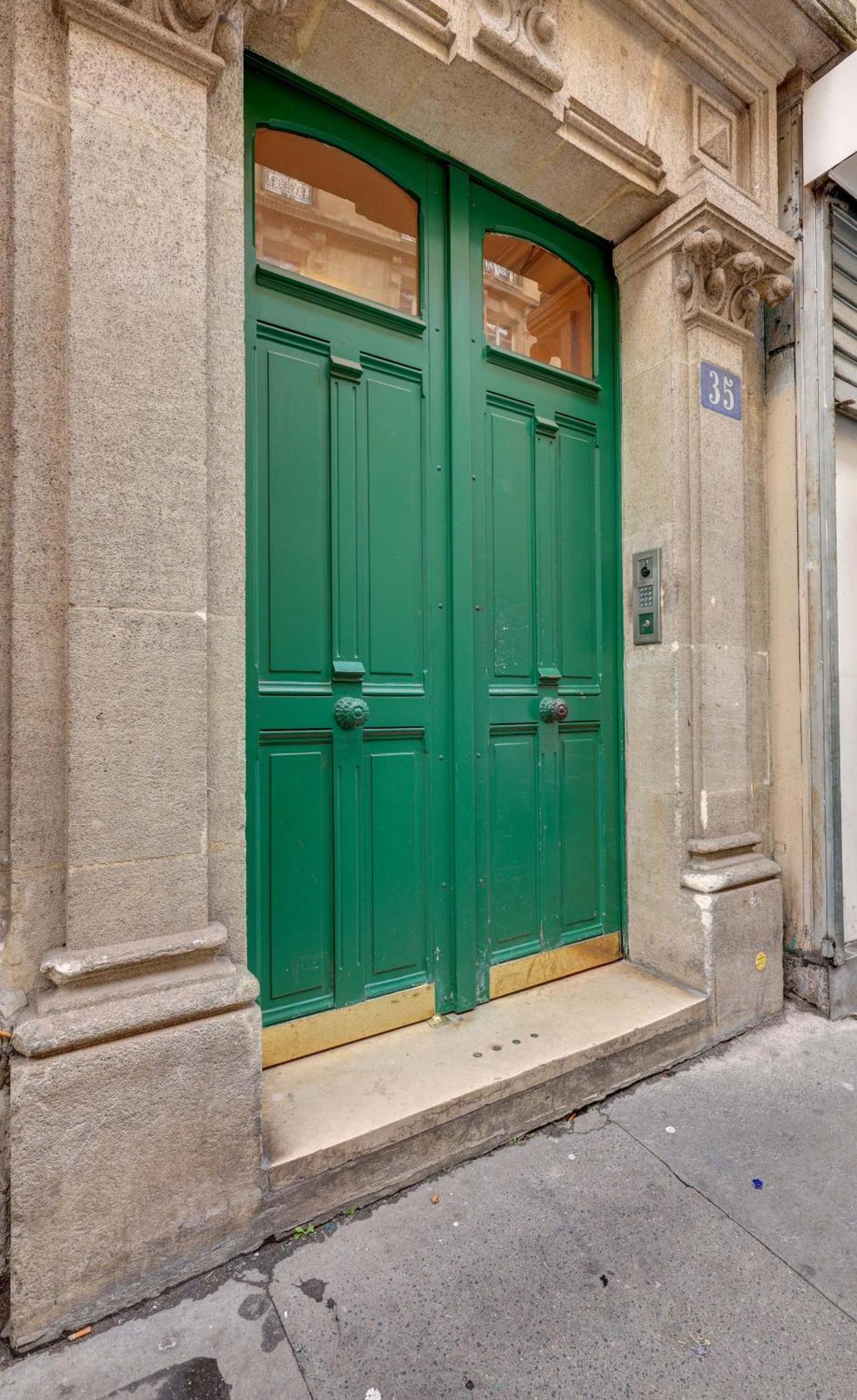 Cozy And Modern Next To Sacre-coeur Apartment