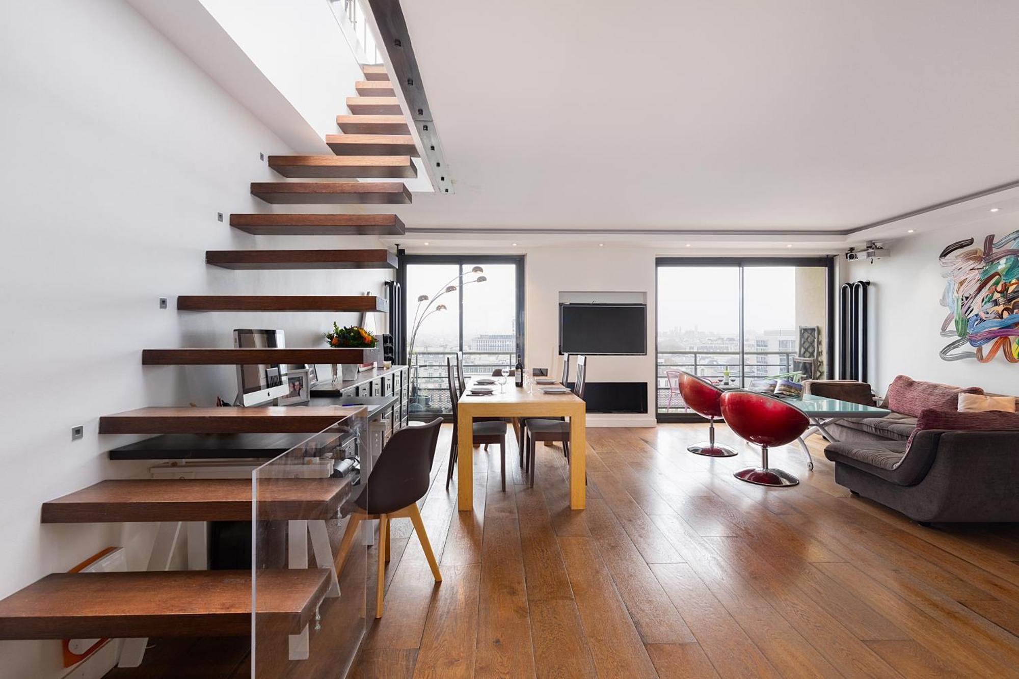 Floor With Eiffel Tower View And Roof Apartment
