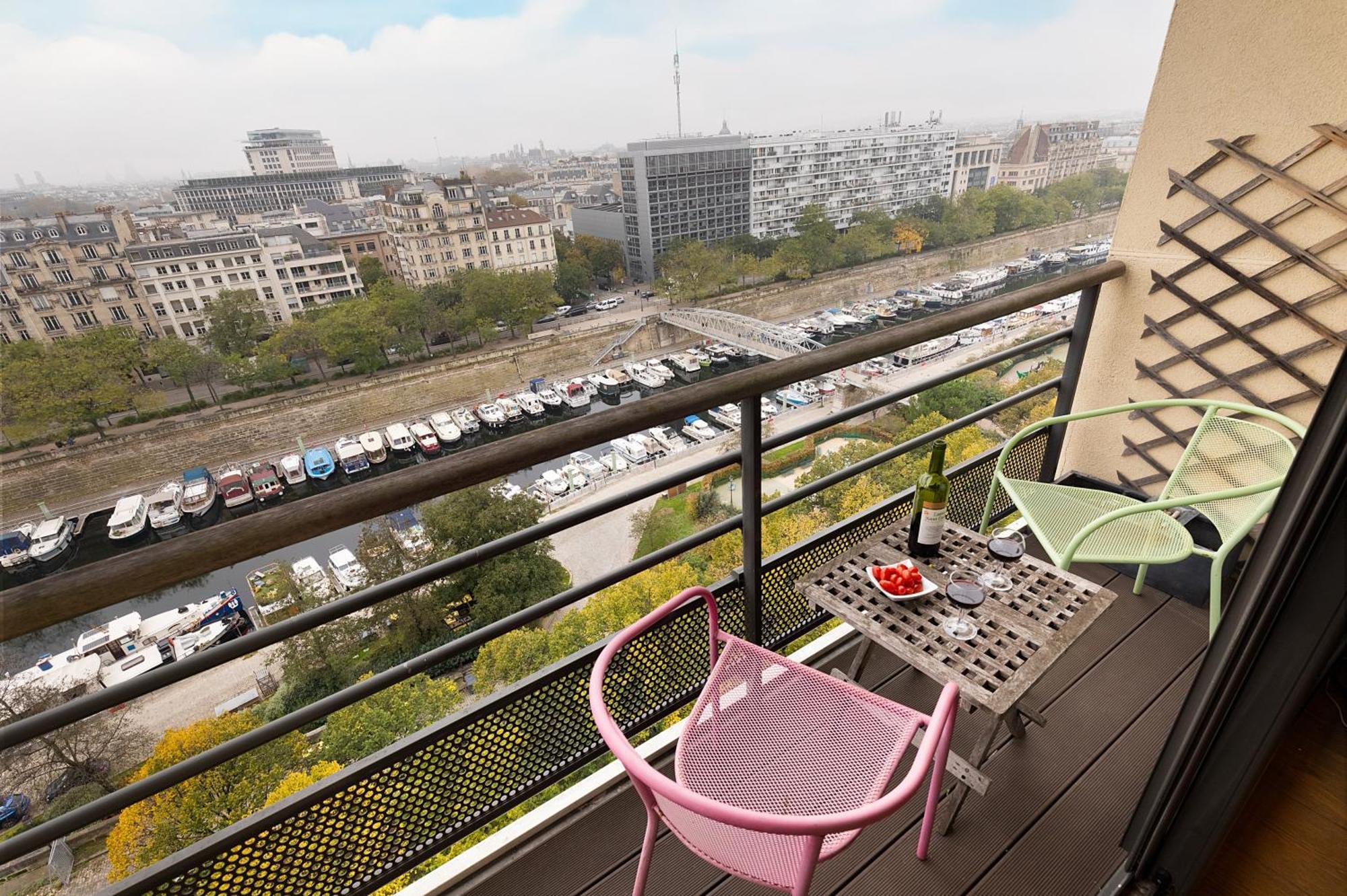 Floor With Eiffel Tower View And Roof Paris