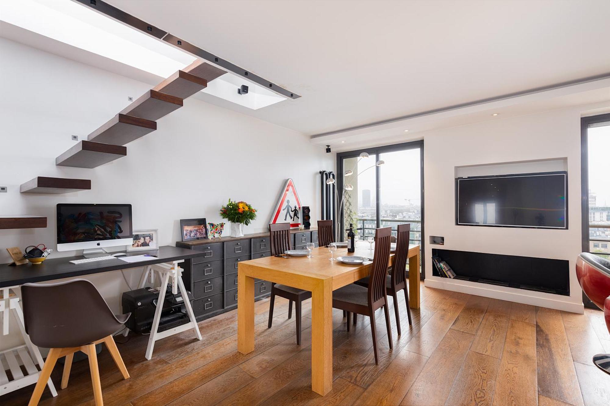 Floor With Eiffel Tower View And Roof Apartment *