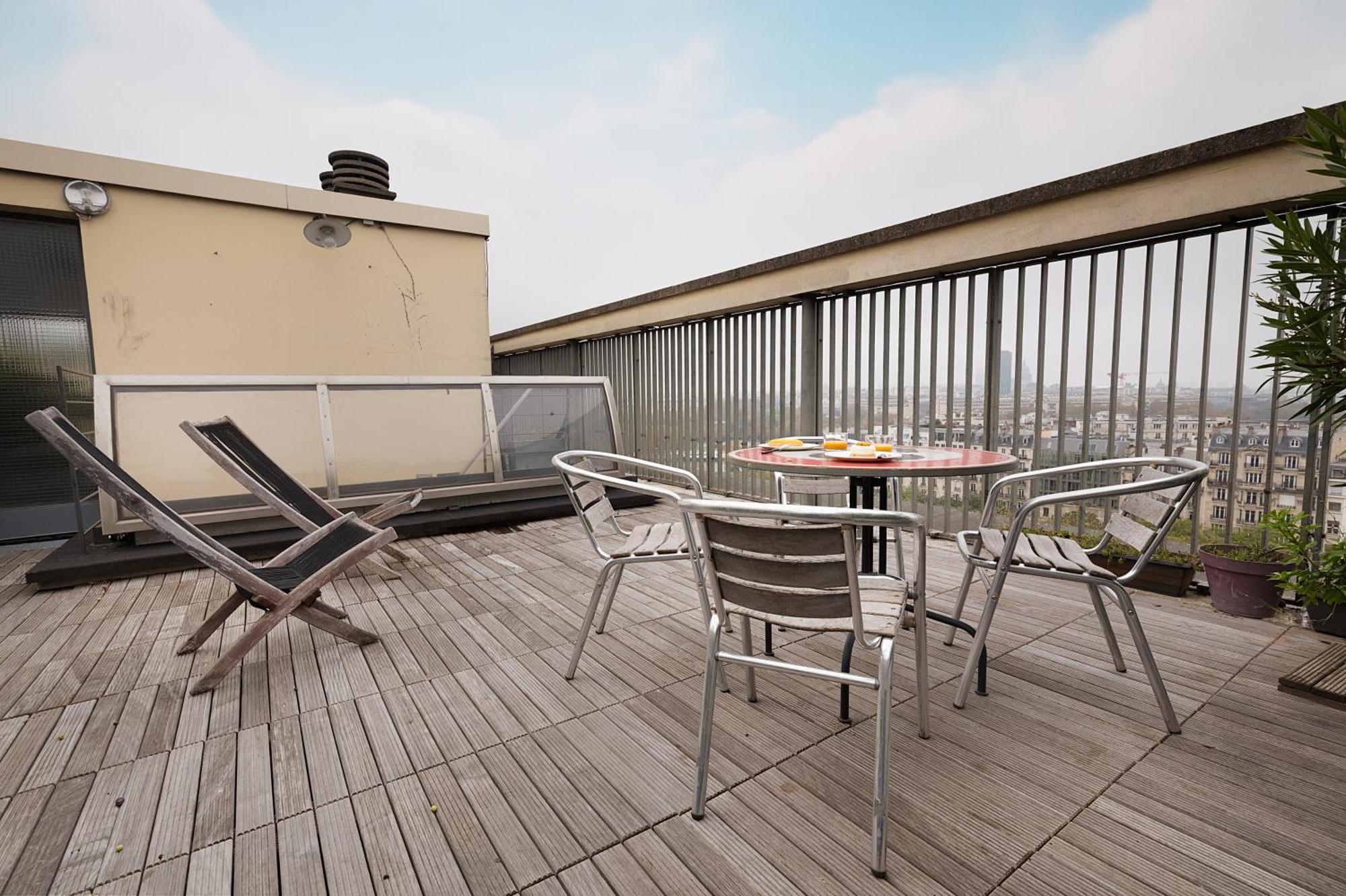 Floor With Eiffel Tower View And Roof Paris