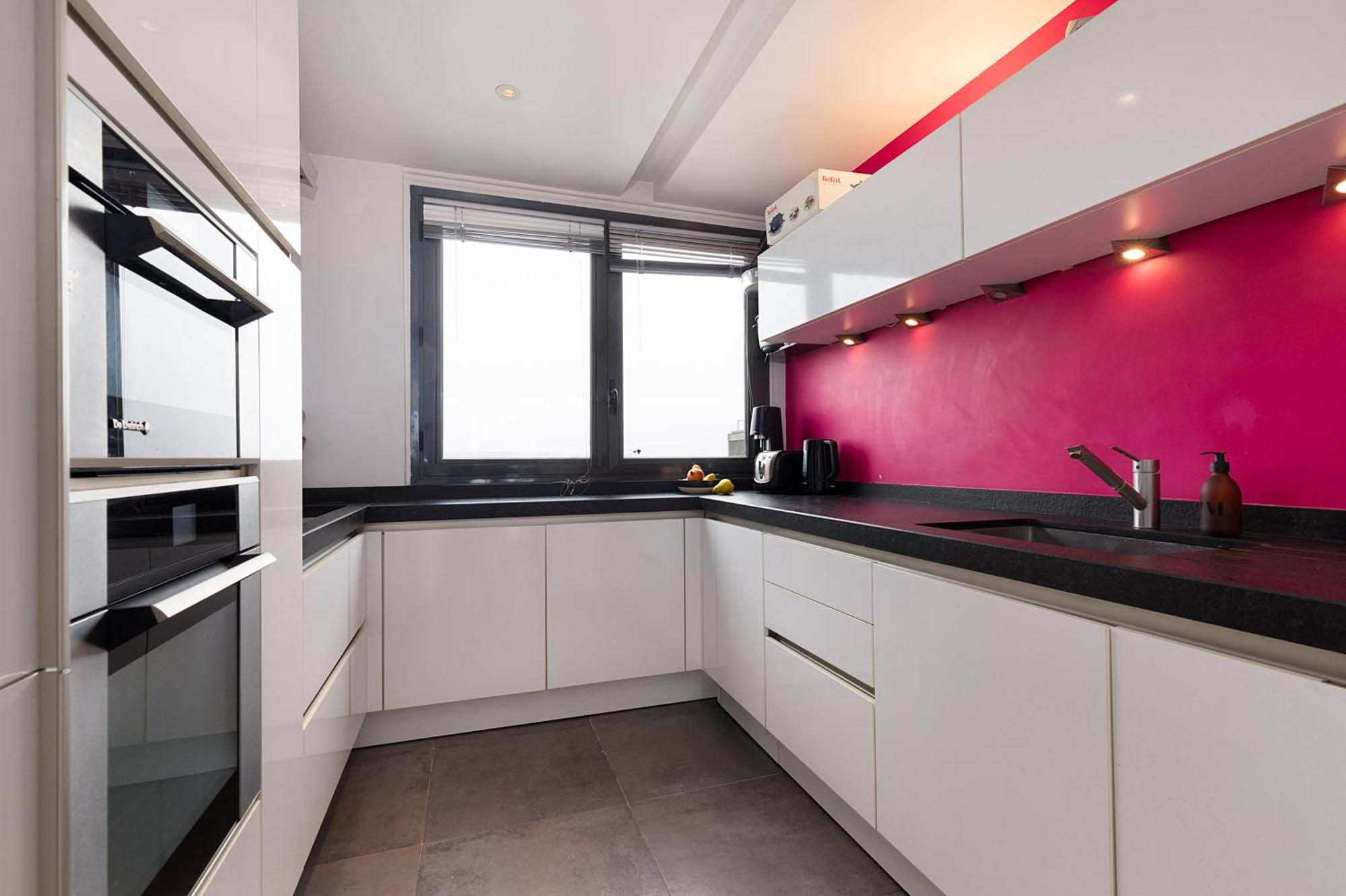 Floor With Eiffel Tower View And Roof Apartment