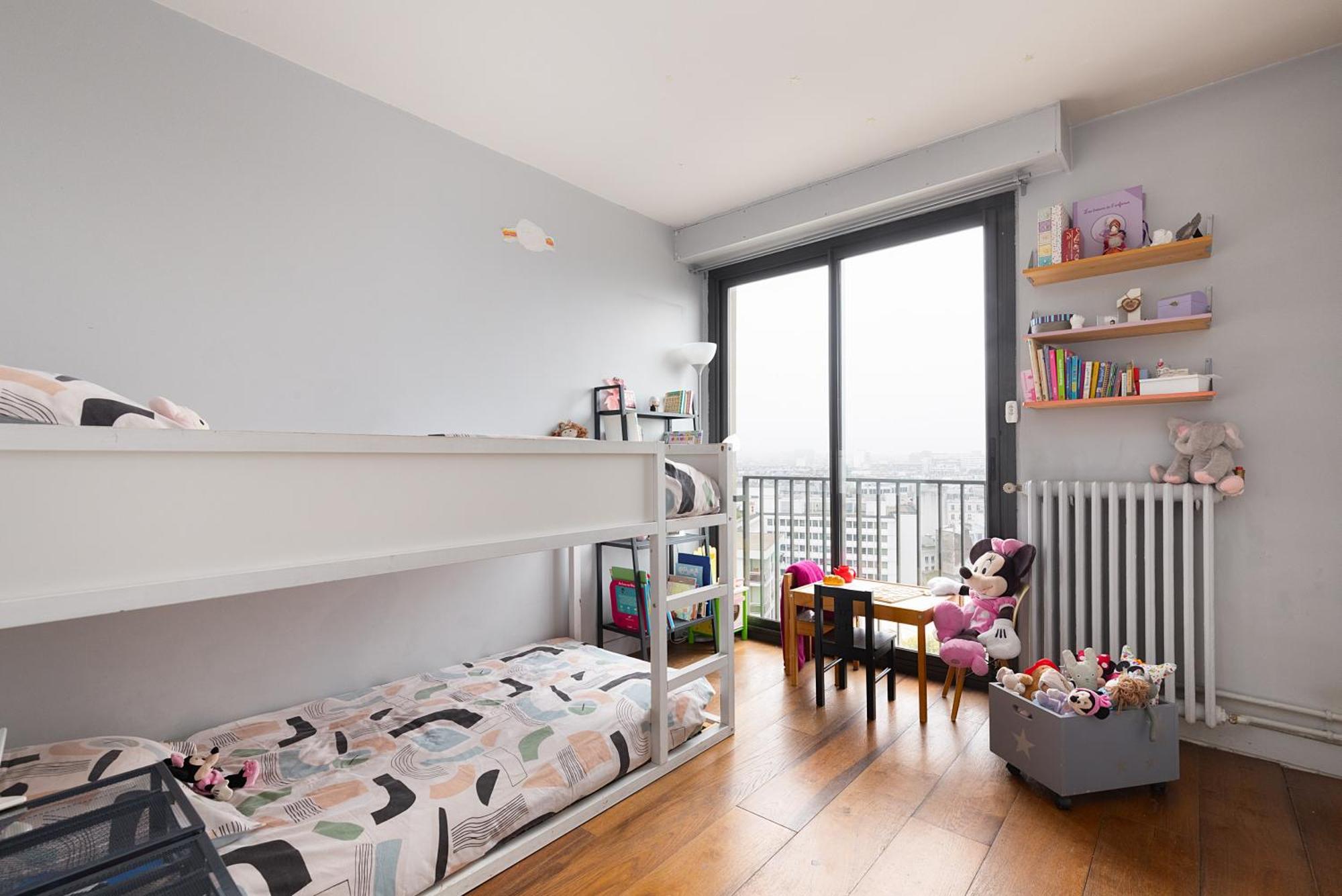Floor With Eiffel Tower View And Roof * Paris