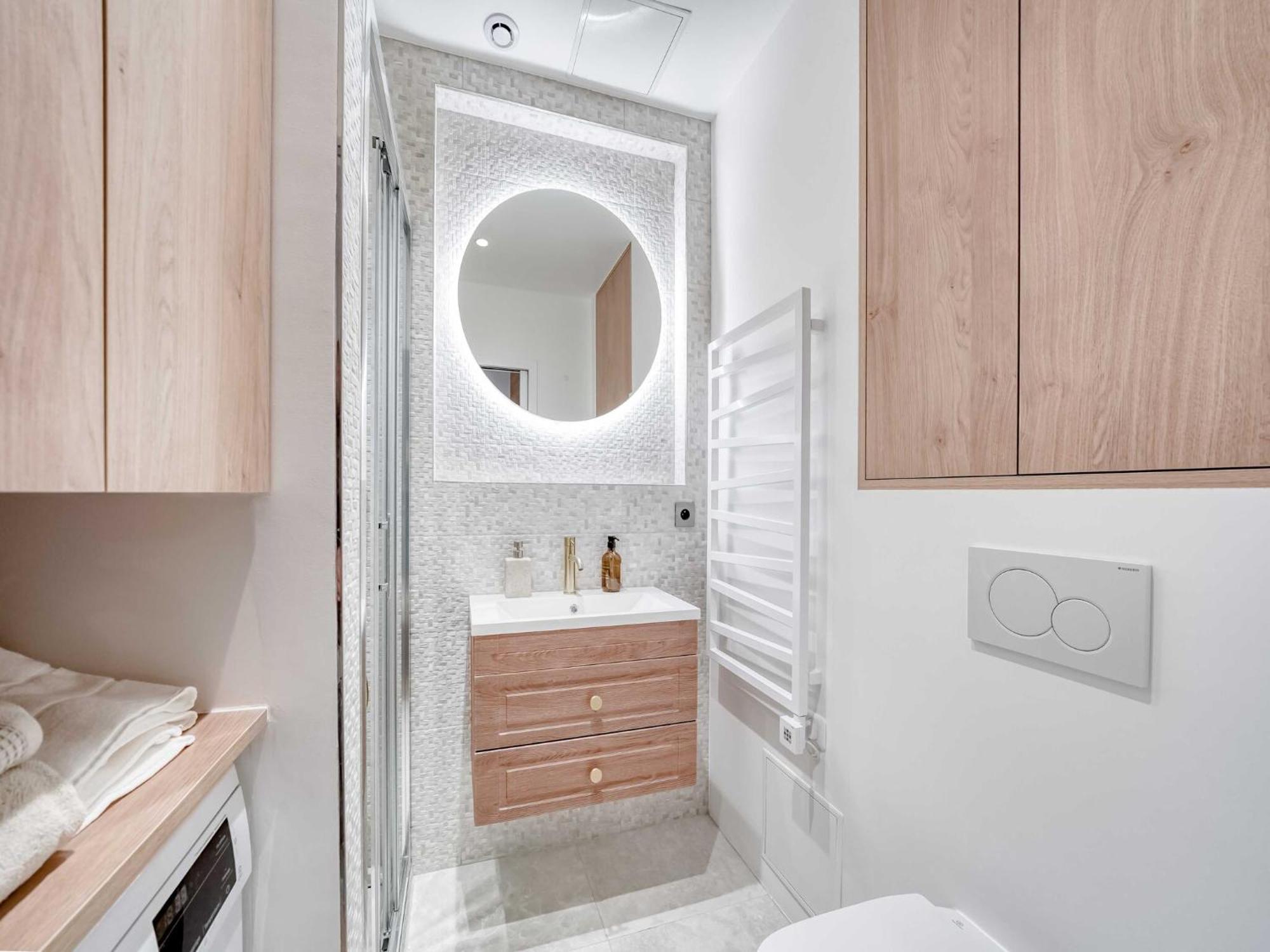 Elegance & Refinement A Stone's Throw From Louvre Apartment *