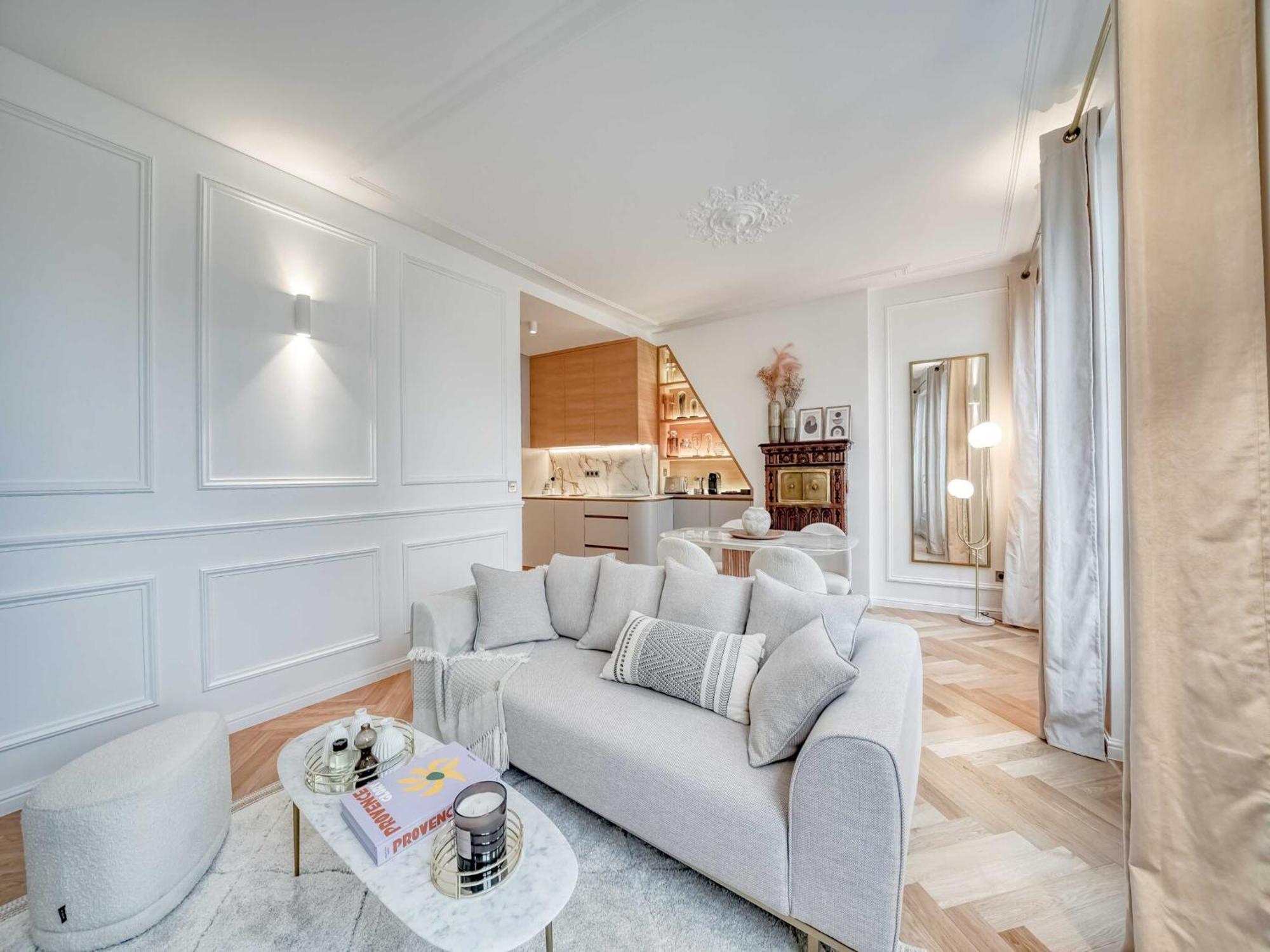 Elegance & Refinement A Stone's Throw From Louvre Apartment Paris