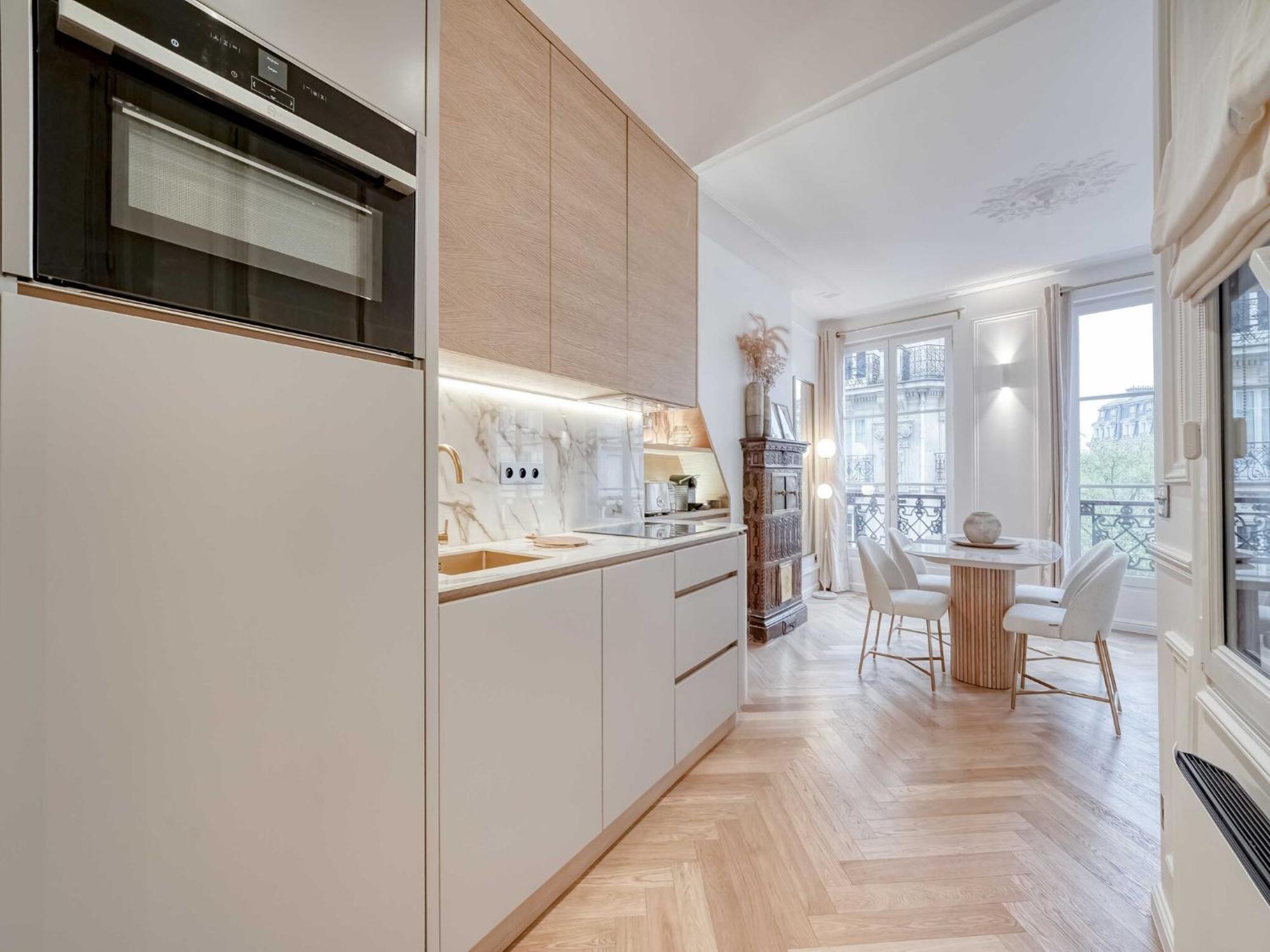 Apartment Elegance & Refinement A Stone's Throw From Louvre Paris