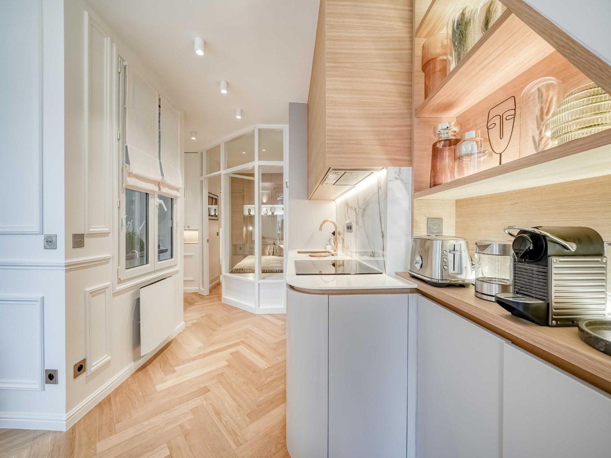 Elegance & Refinement A Stone's Throw From Louvre Paris