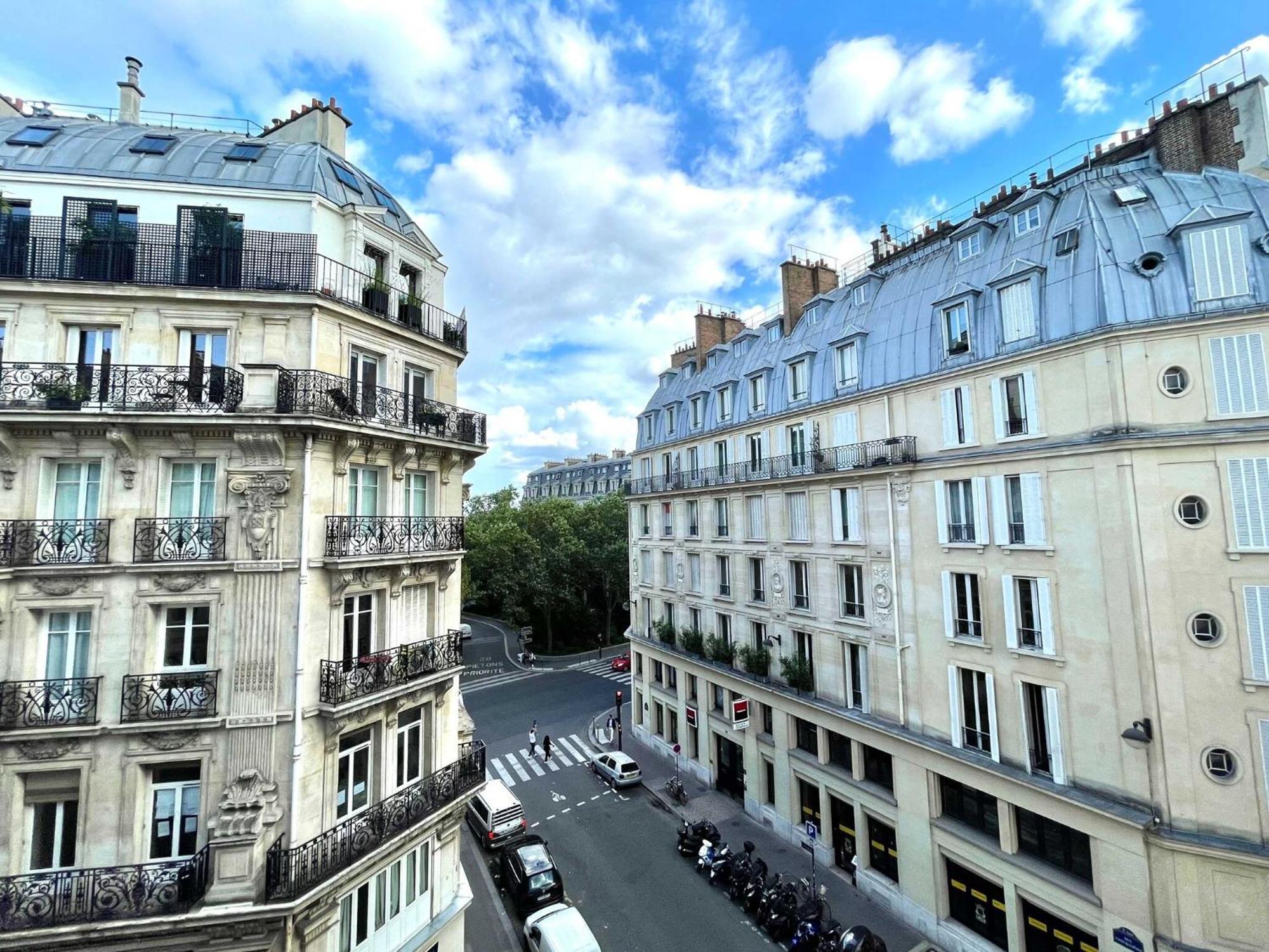 Elegance & Refinement A Stone's Throw From Louvre Apartment