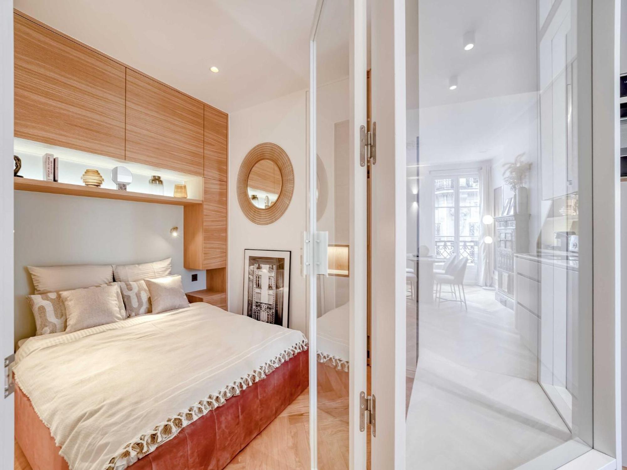 Apartment Elegance & Refinement A Stone's Throw From Louvre *