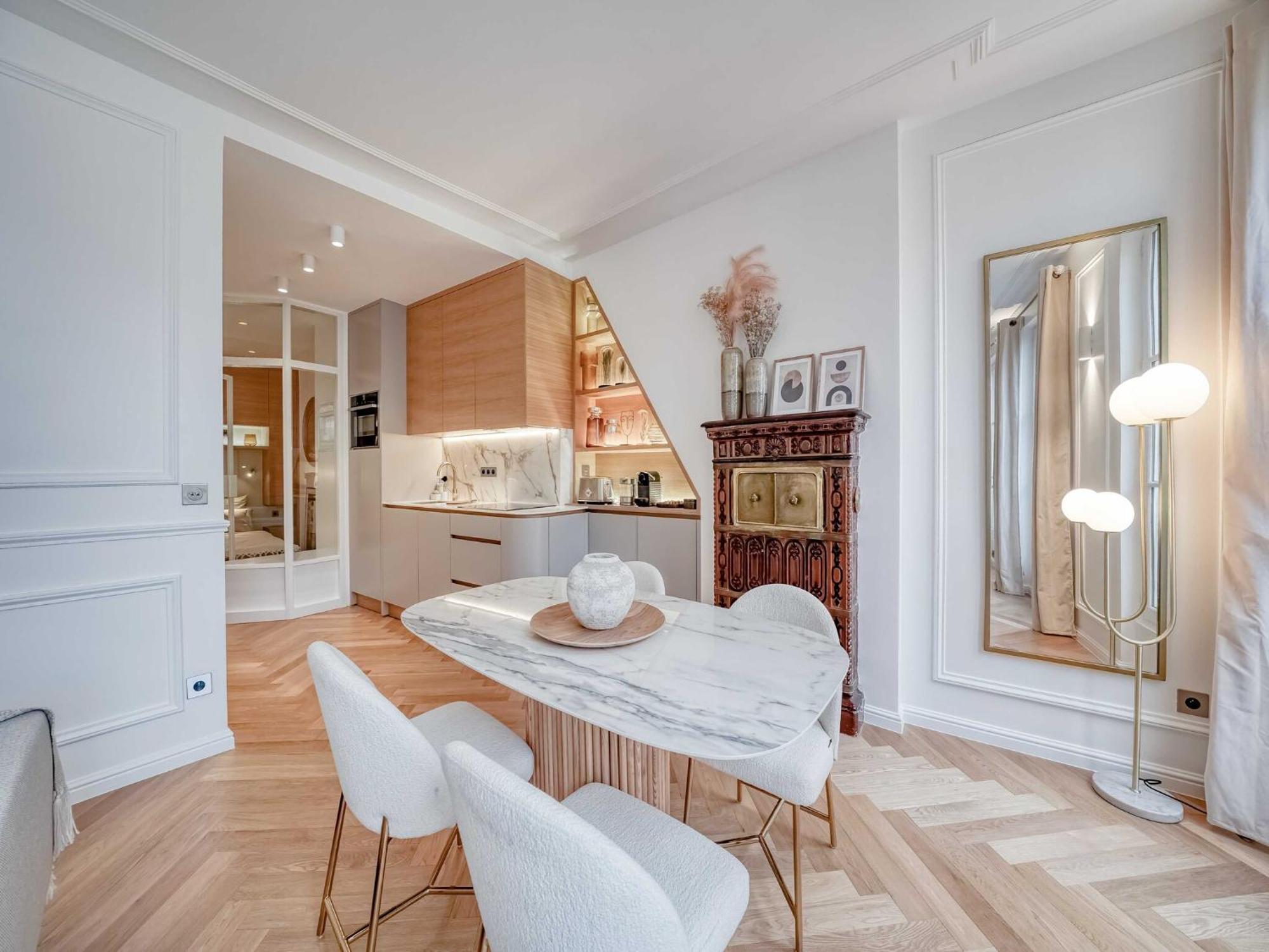 Elegance & Refinement A Stone's Throw From Louvre Apartment Paris