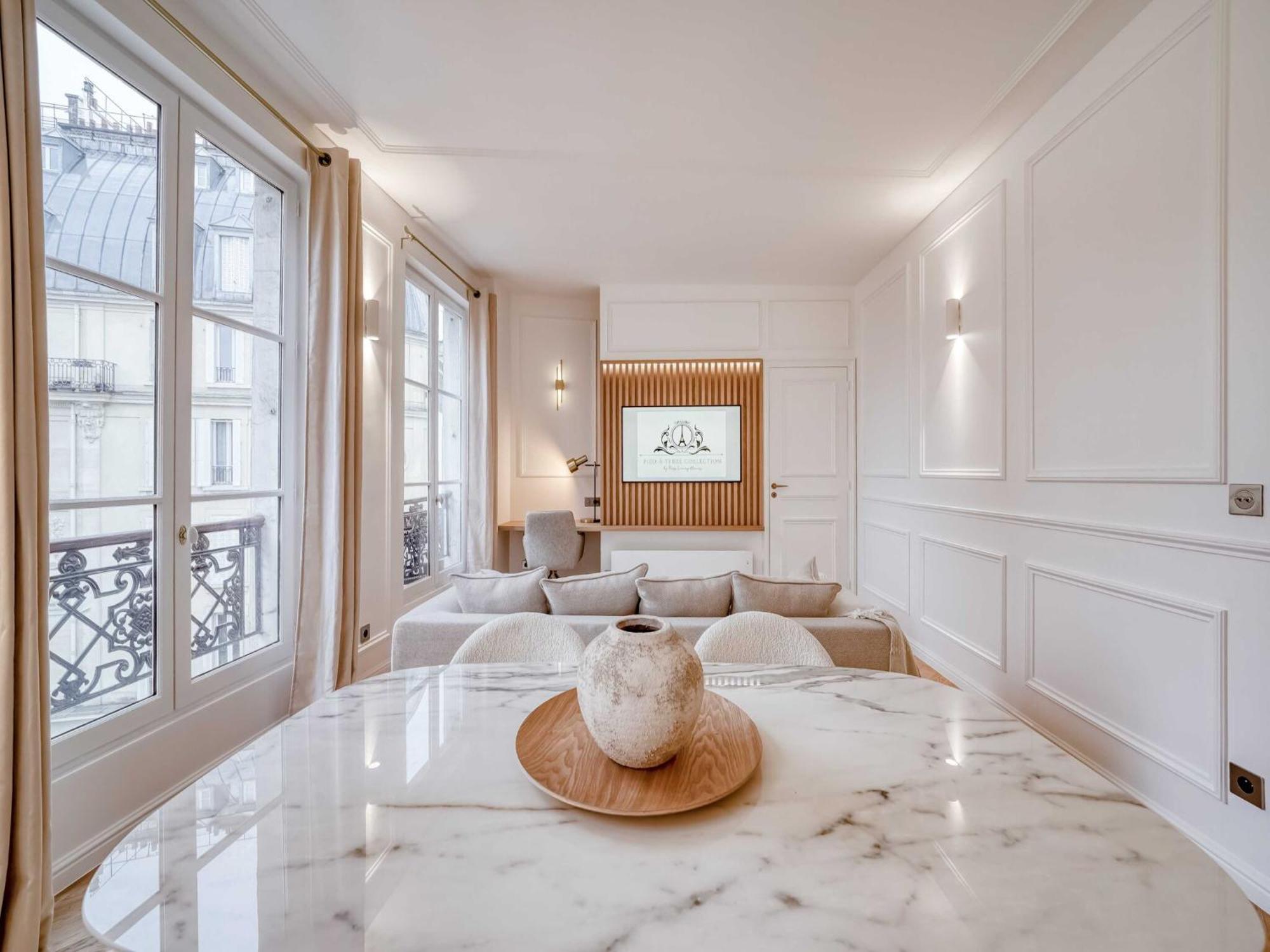 Elegance & Refinement A Stone's Throw From Louvre * Paris