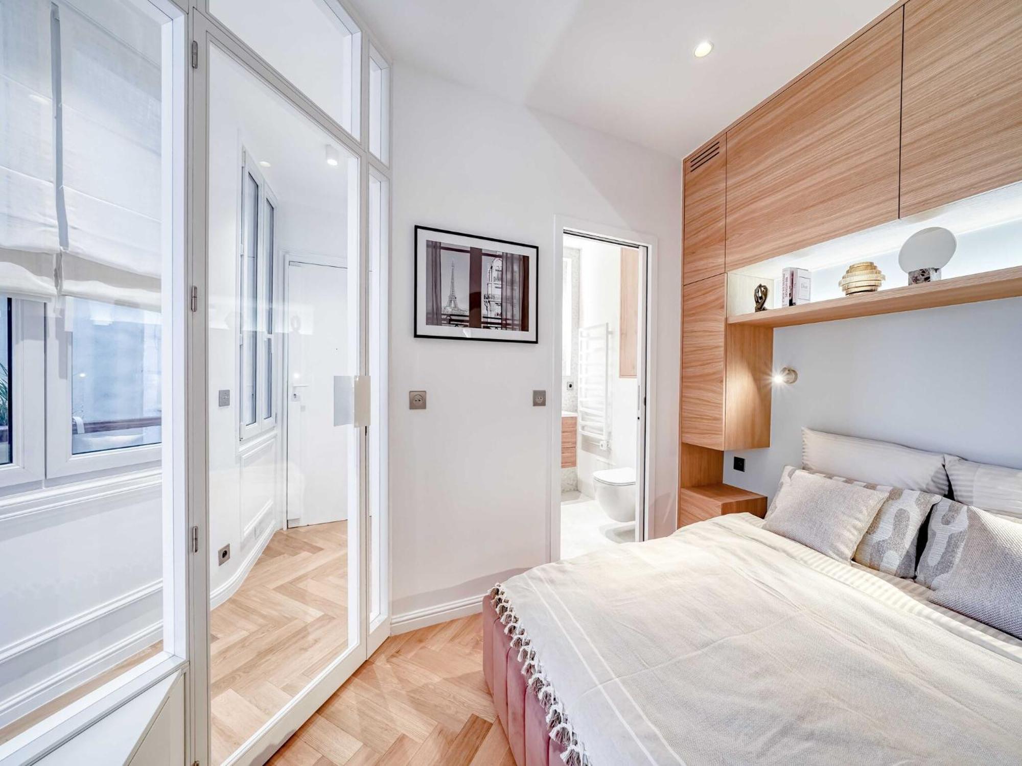 Elegance & Refinement A Stone's Throw From Louvre Apartment