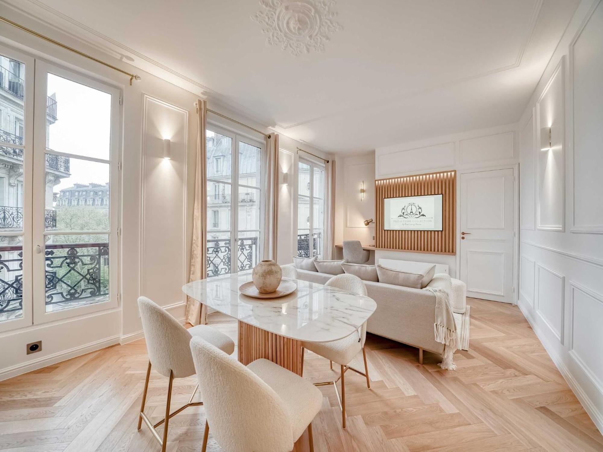 Elegance & Refinement A Stone's Throw From Louvre * Paris