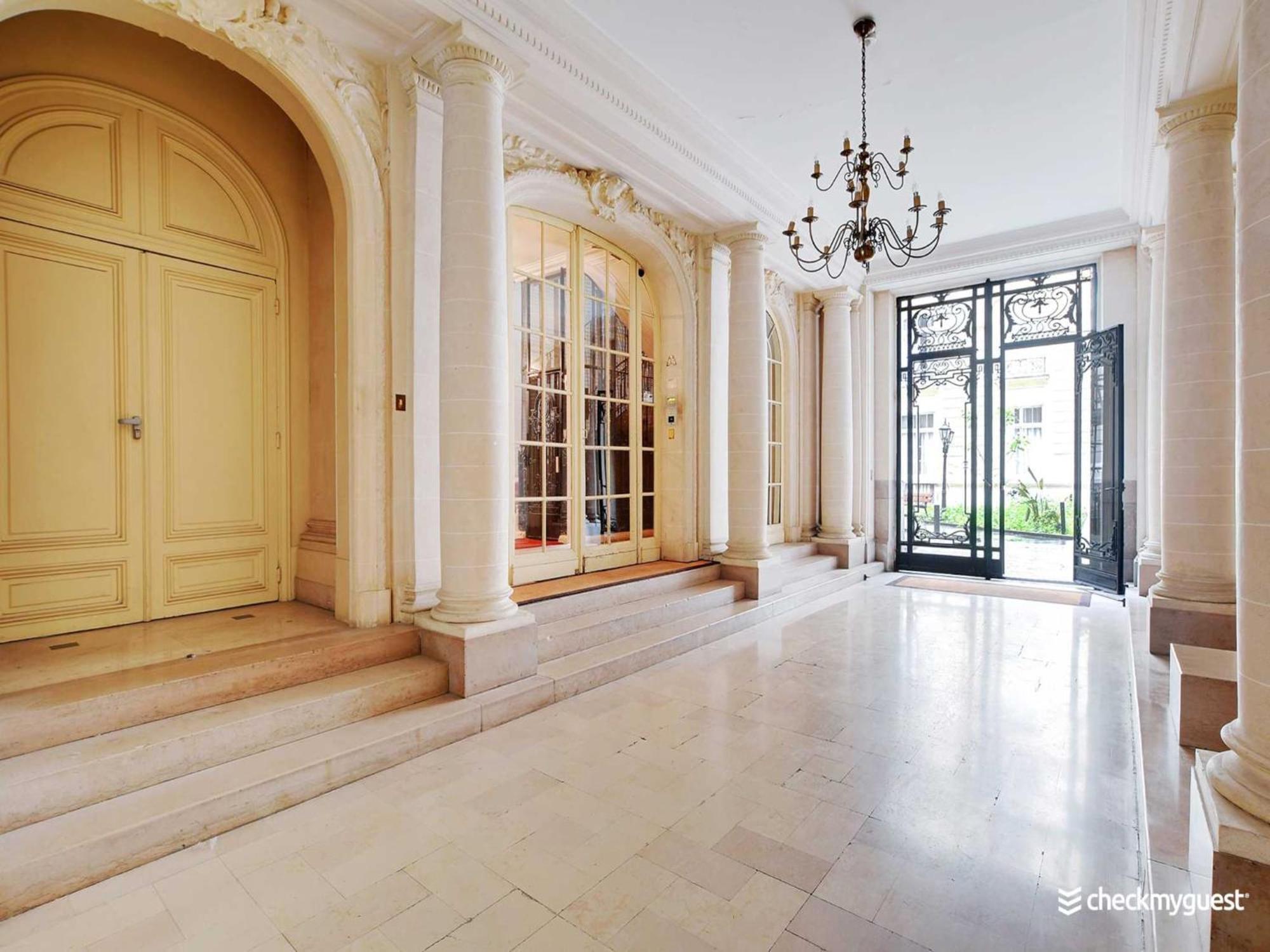 A Cocoon Just A Stone's Throw From The Arc De Triomphe Appartement Paris