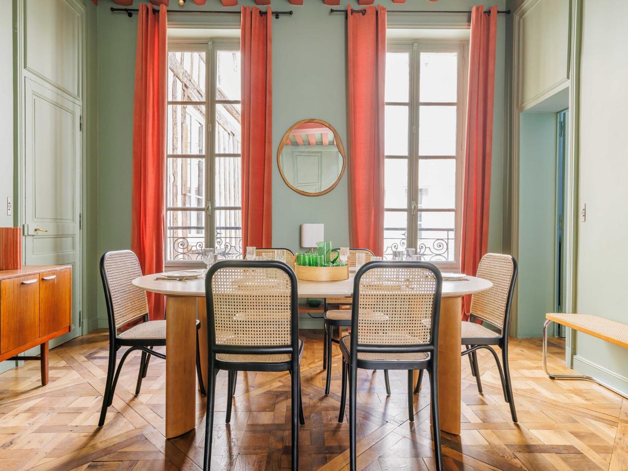 Superb Near Notre-dame Cathedral - Mobility Lease Paris