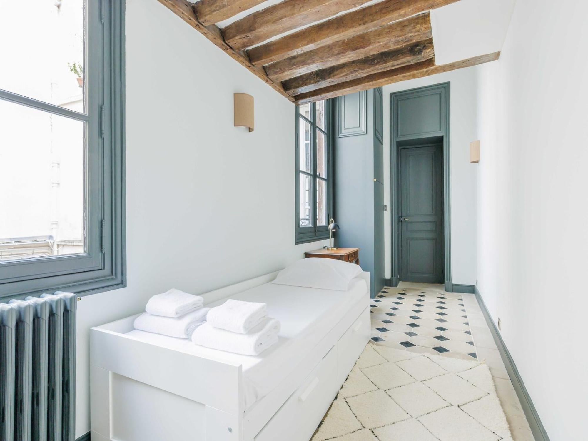 Superb Near Notre-dame Cathedral - Mobility Lease Apartment