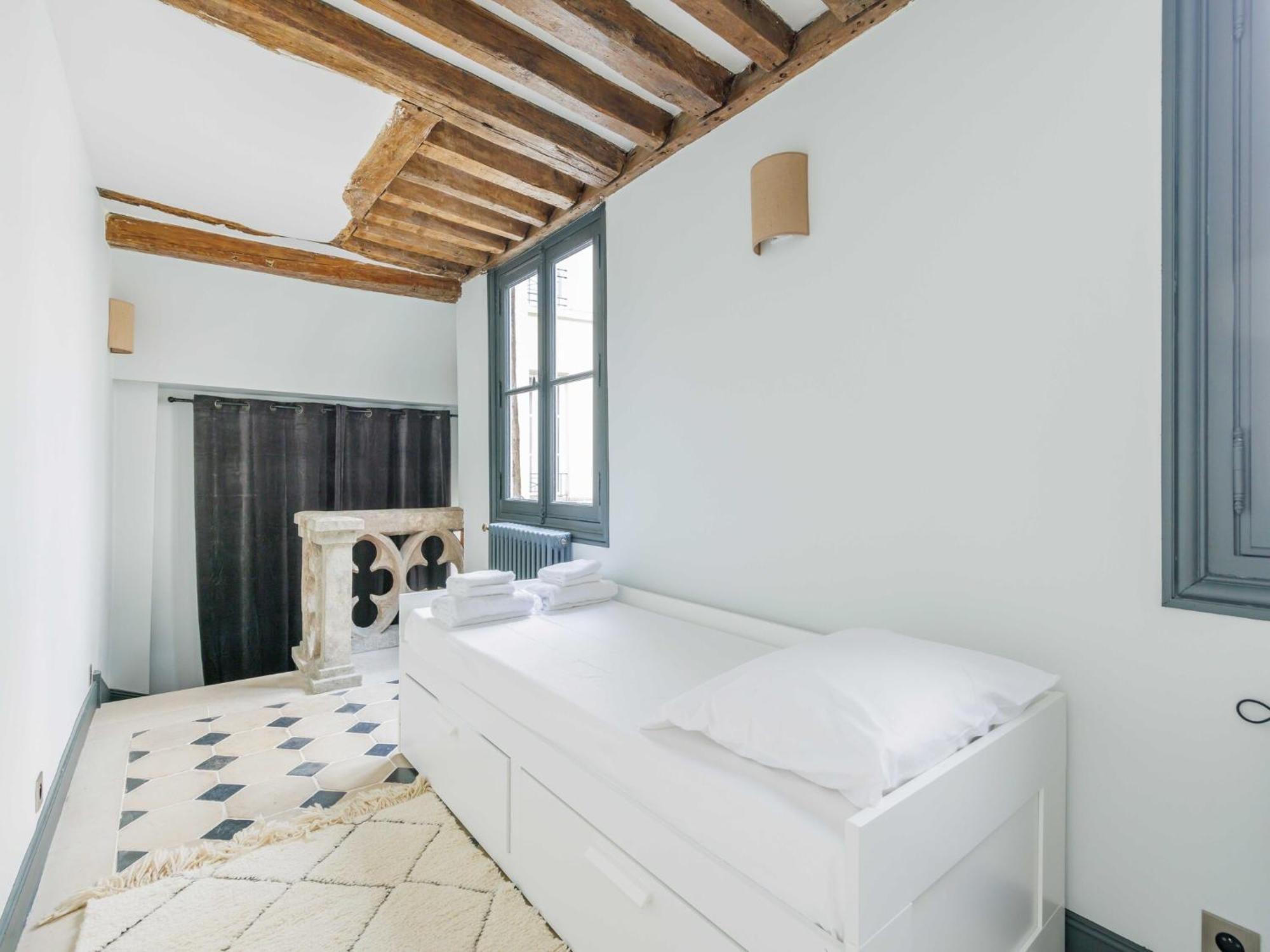 Superb Near Notre-dame Cathedral - Mobility Lease Paris