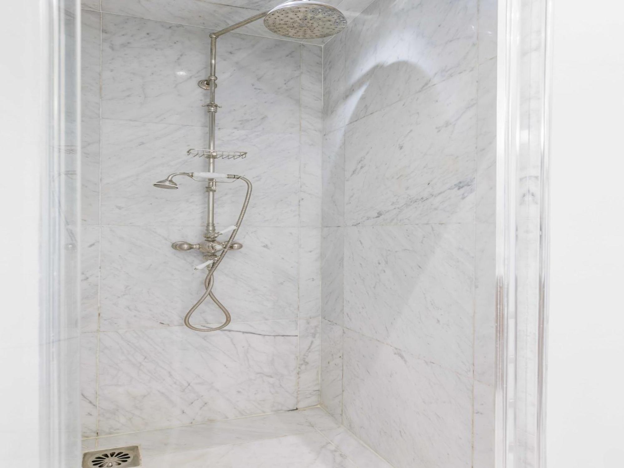 Apartment Superb Near Notre-dame Cathedral - Mobility Lease Paris