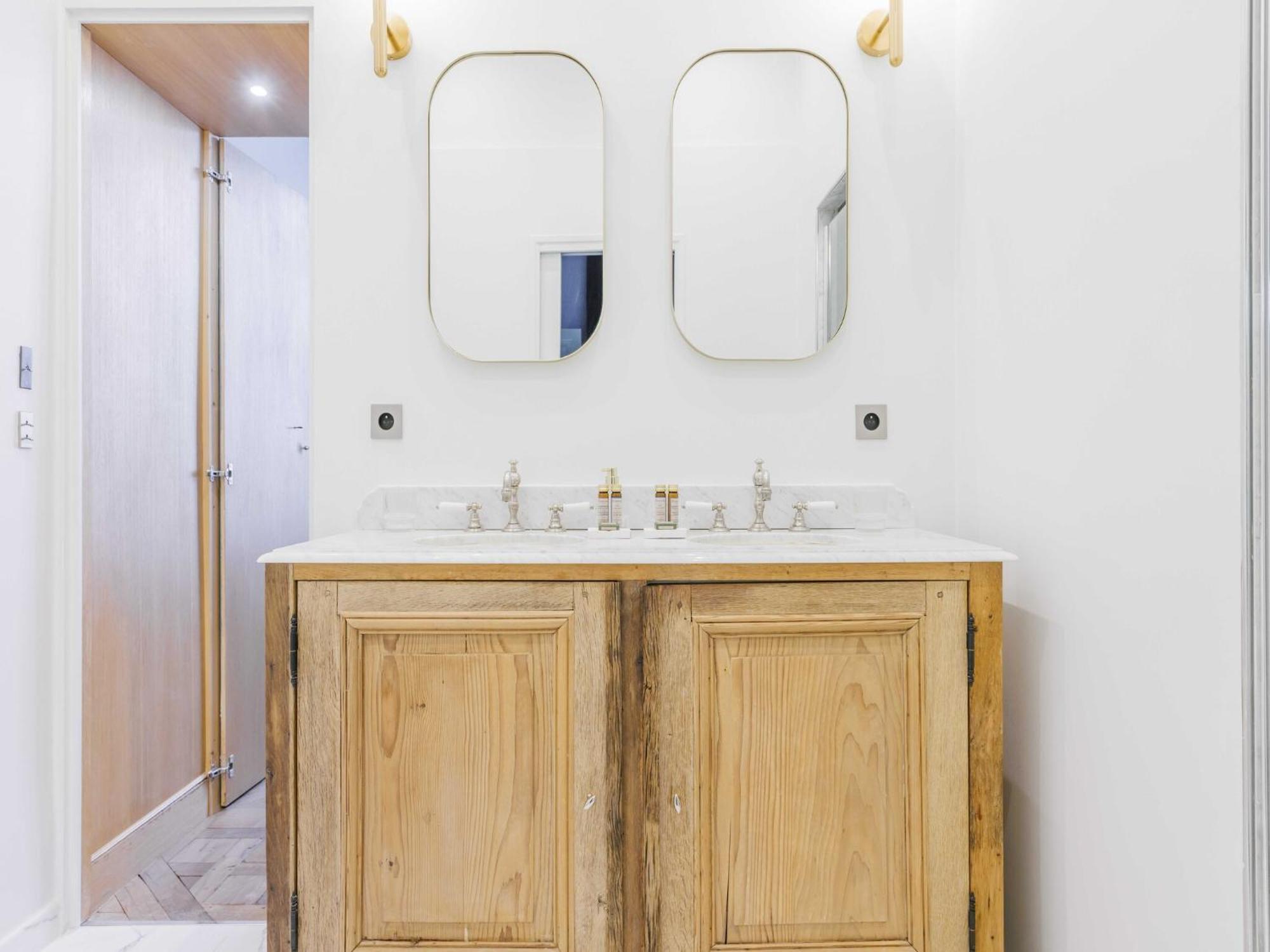 Apartment Superb Near Notre-dame Cathedral - Mobility Lease Paris