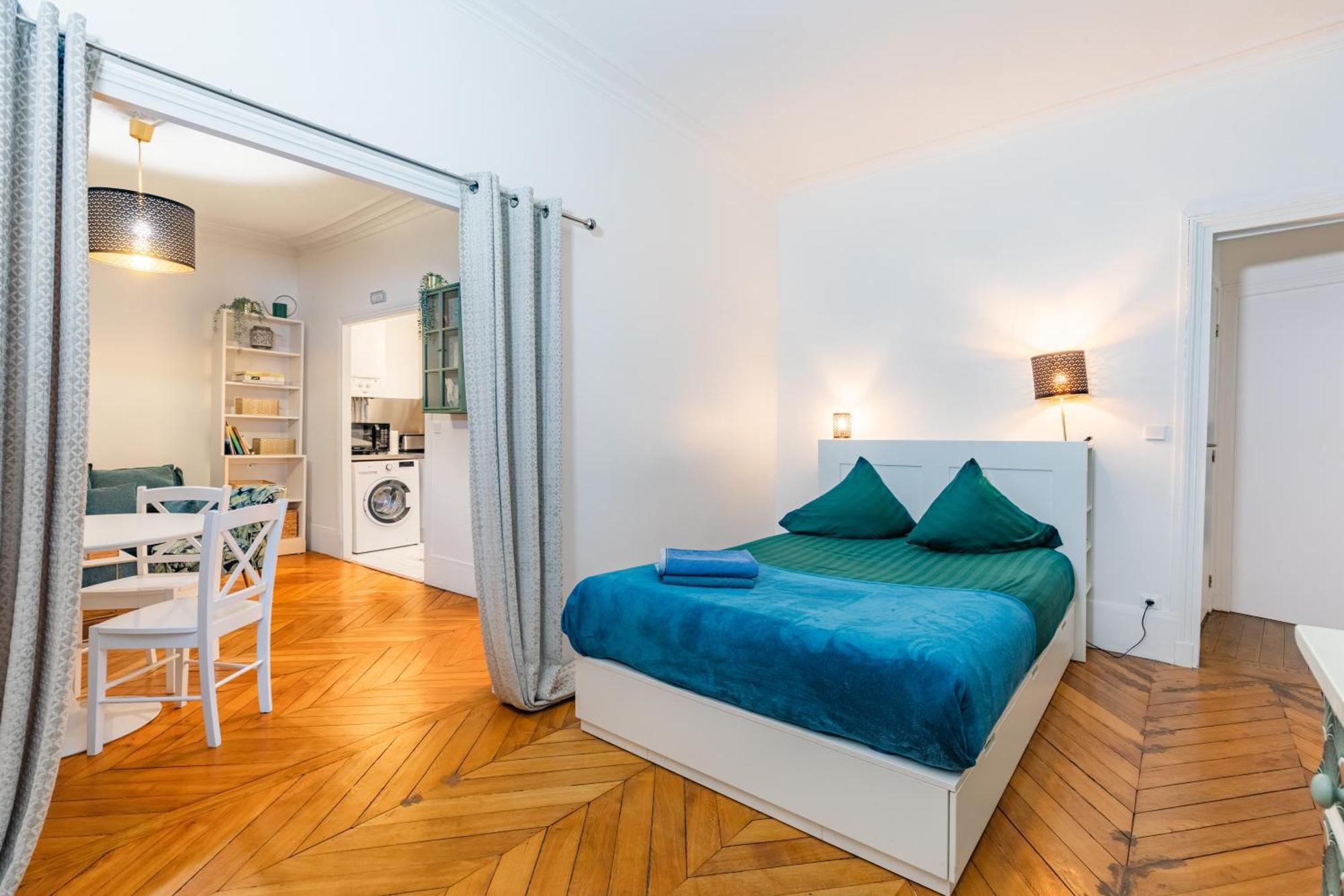 Avenue Ternes Apartment