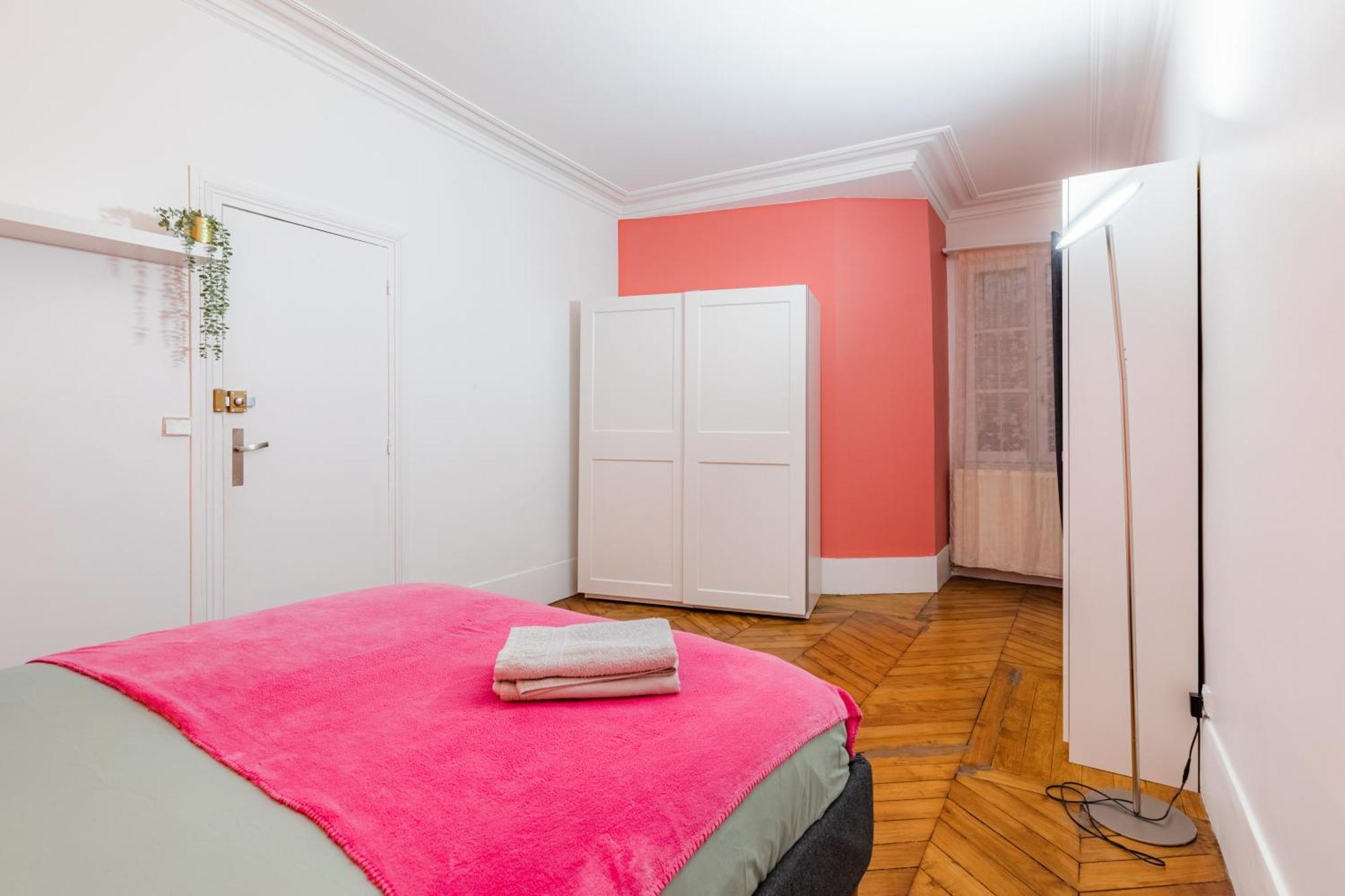 Avenue Ternes Apartment