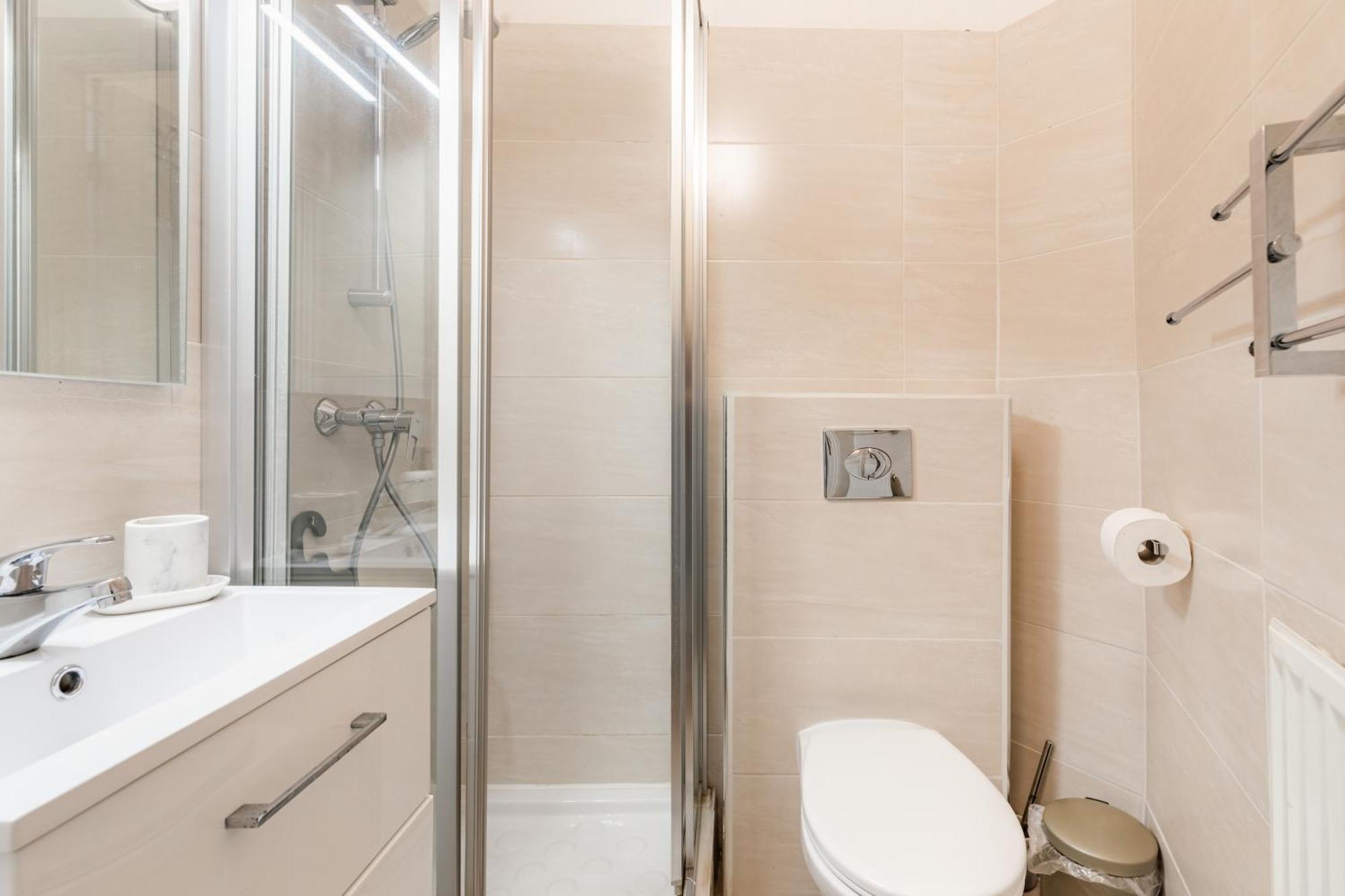 Avenue Ternes Apartment *