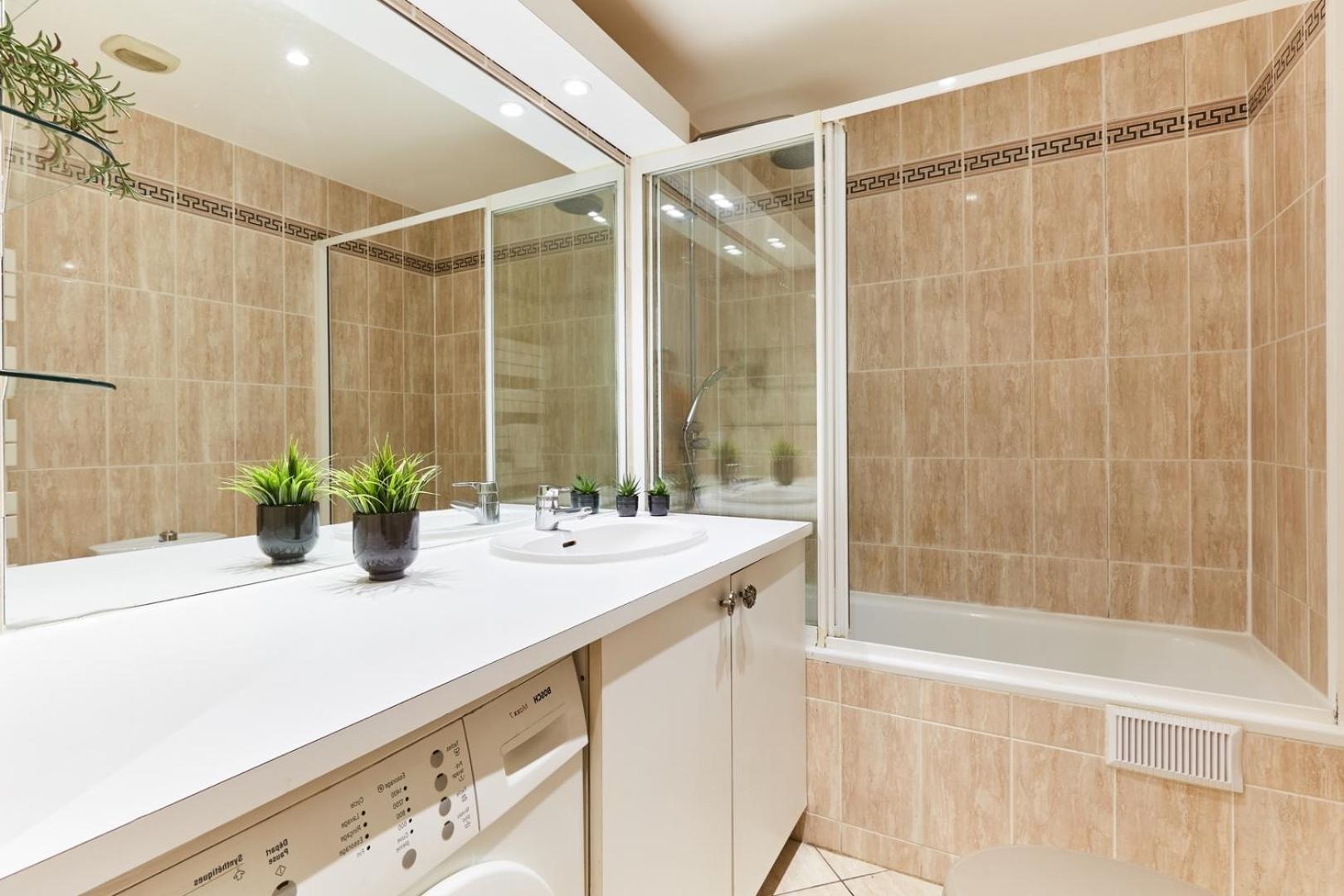 Apartment Bnbnook - Chic 1br With Balcony - Latin Quarter Paris