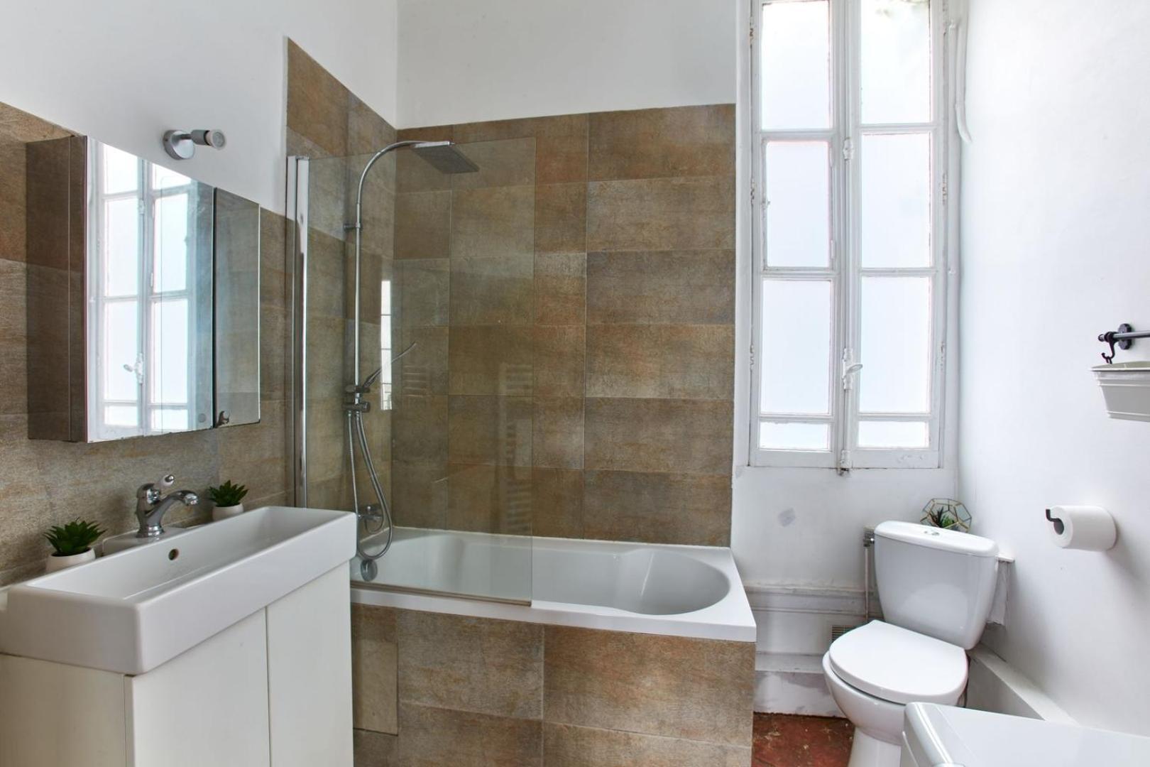 Bnbnook - Unique 1br Steps From Montorgueil *